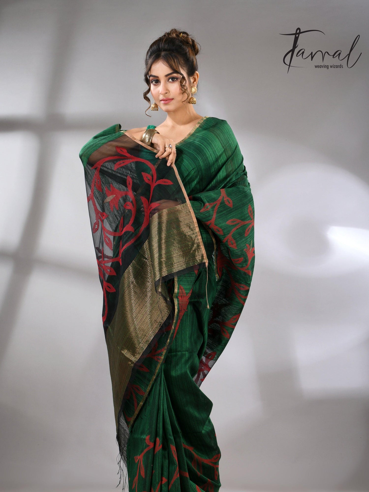 Bottle green silk handwoven needle work jamdani saree_Back2