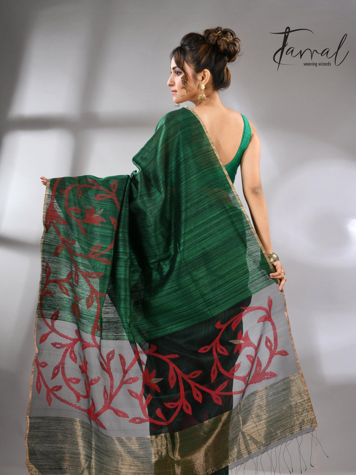Bottle green silk handwoven needle work jamdani saree_Back3