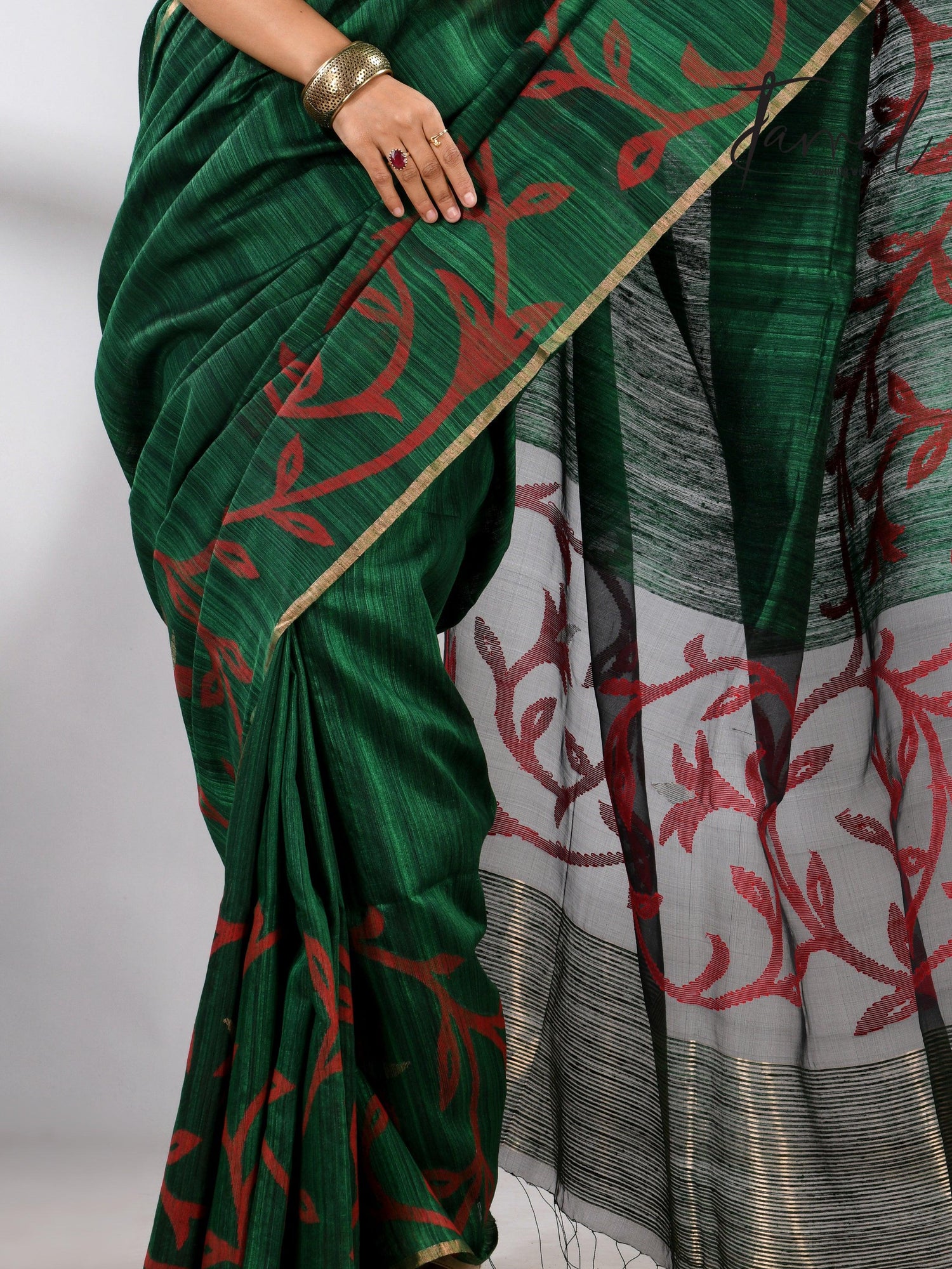 Bottle green silk handwoven needle work jamdani saree_Close_up
