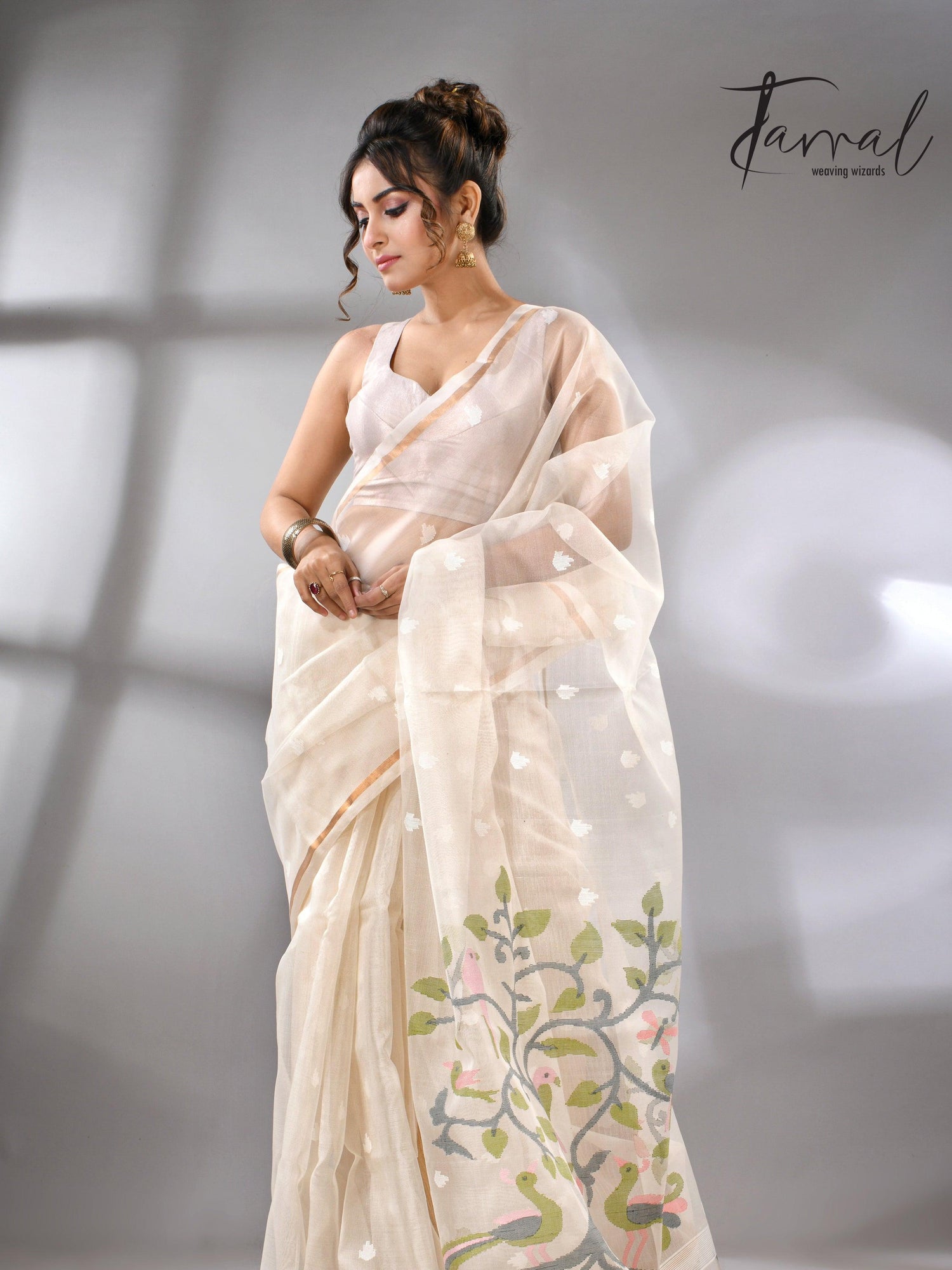 Buy Off White Muslin Silk Handloom needle work jamdani saree left