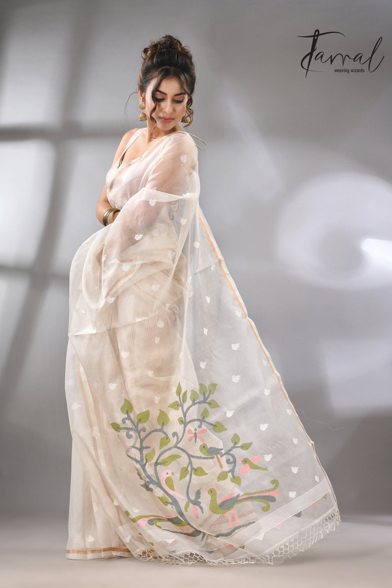 Buy Off White Muslin Silk Handloom needle work jamdani saree left2
