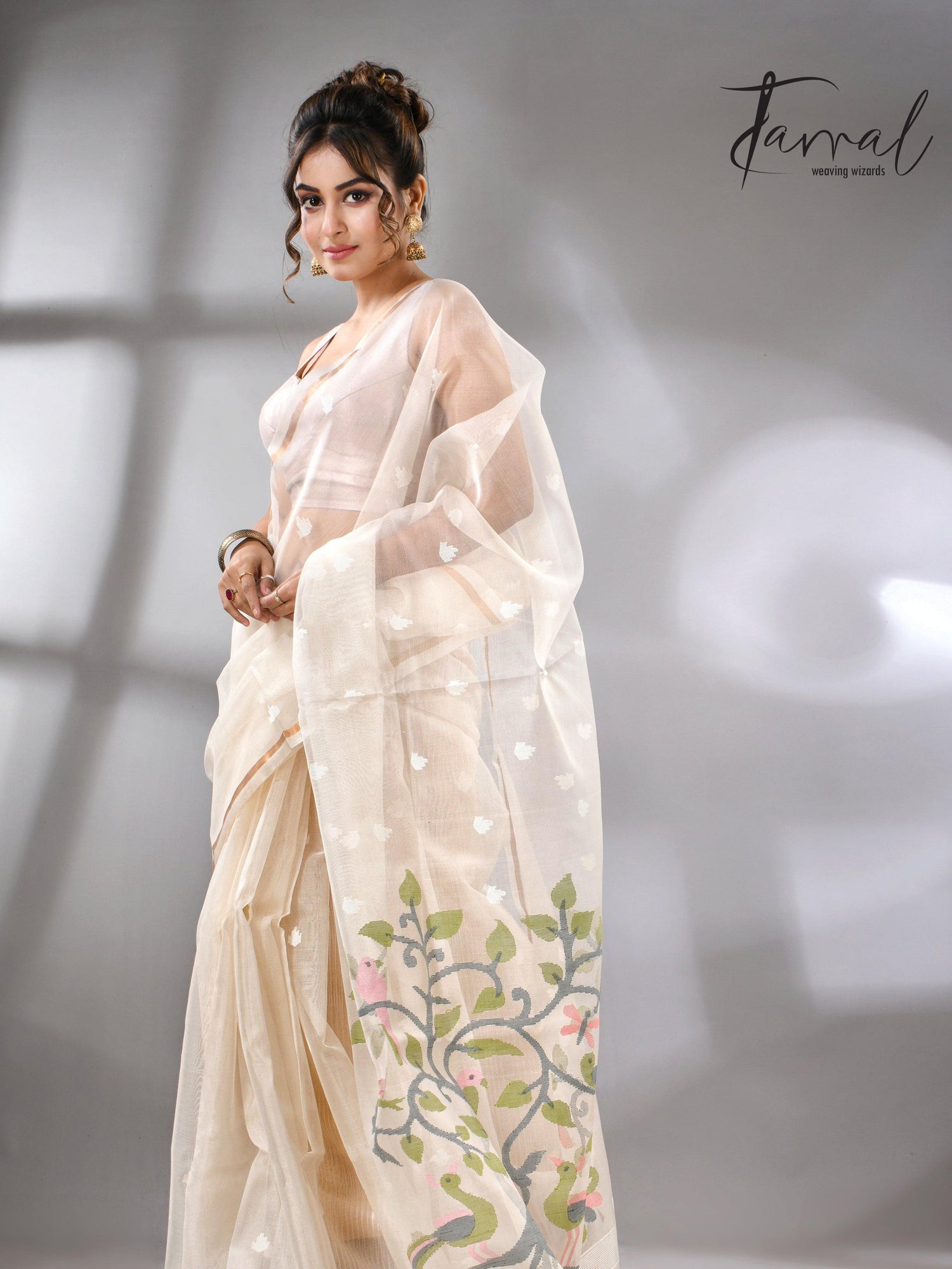 Buy Off White Muslin Silk Handloom needle work jamdani saree left2