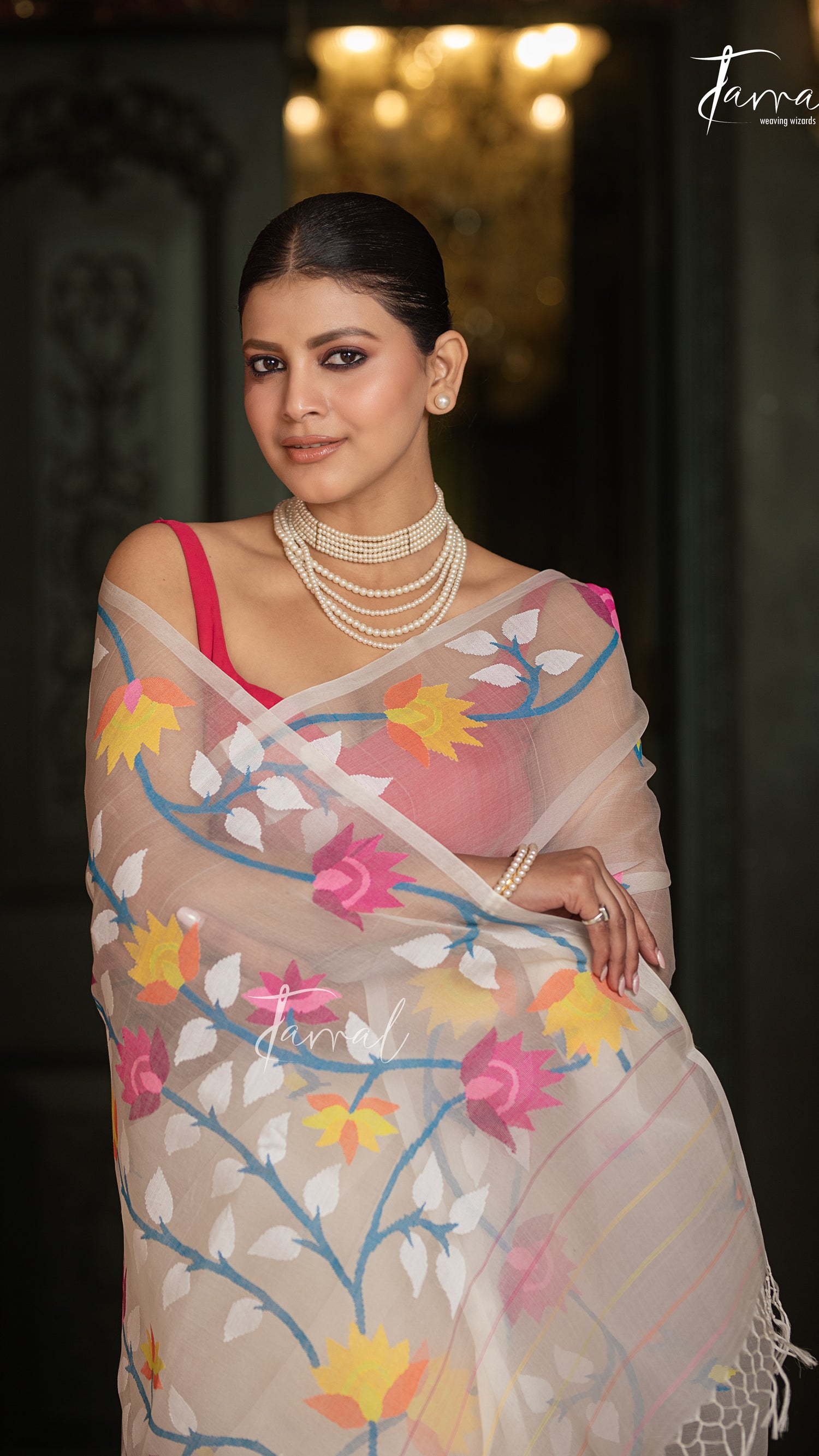 Offwhite With Floral Border Muslin Silk Handwoven Jamdani Saree
