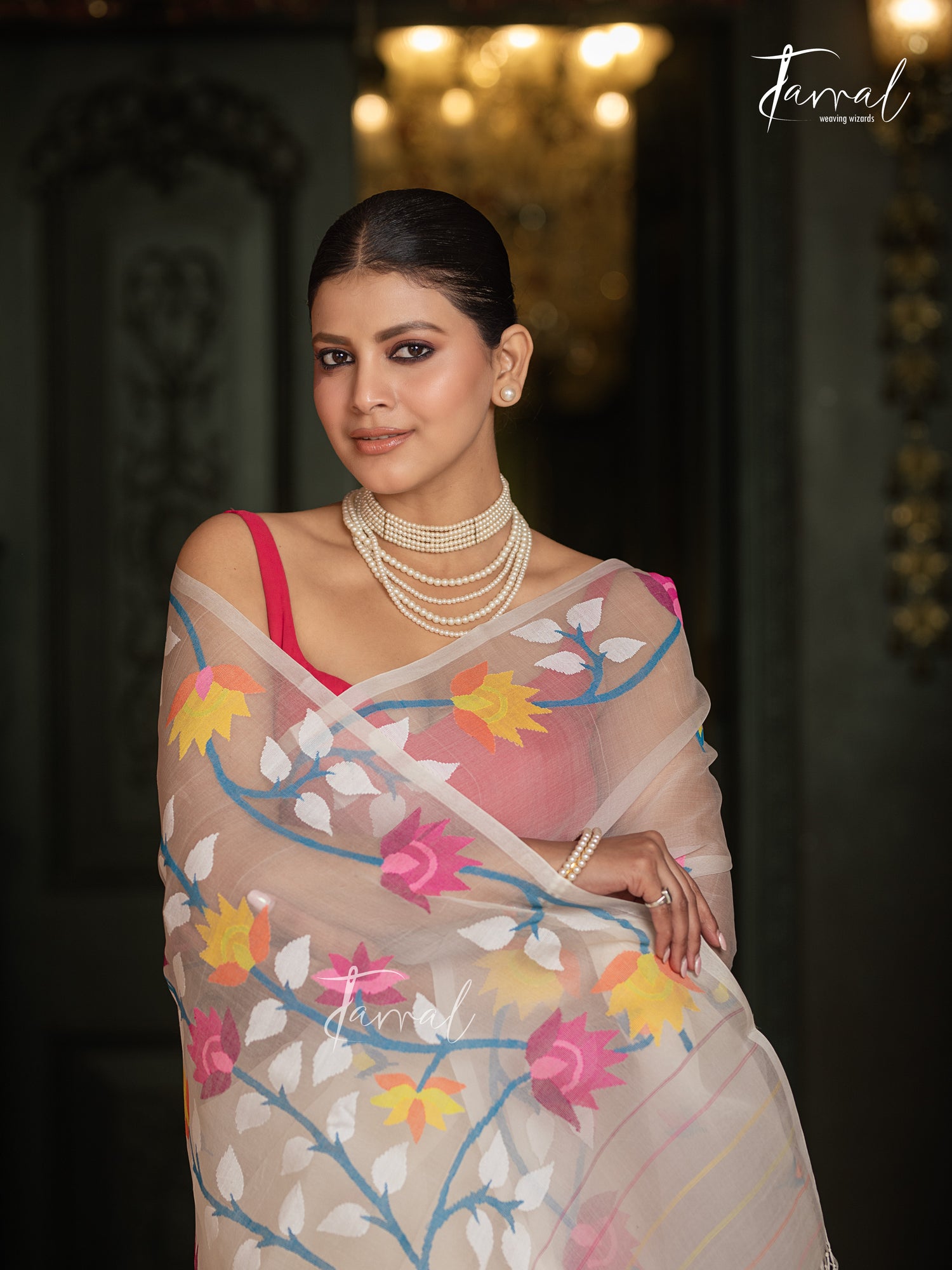 Offwhite With Floral Border Muslin Silk Handwoven Jamdani Saree