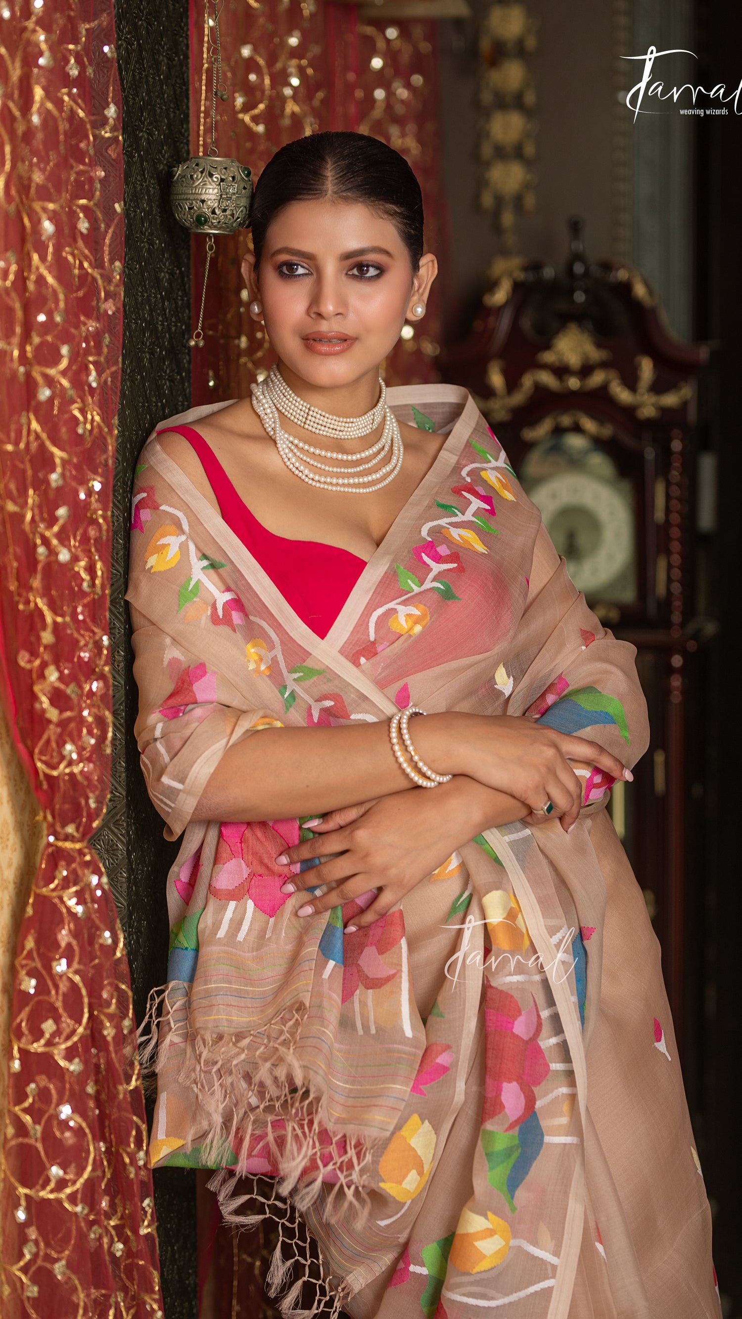 Golden Beige With Multicolour Lotus Motifs Handwoven Jamdani Saree