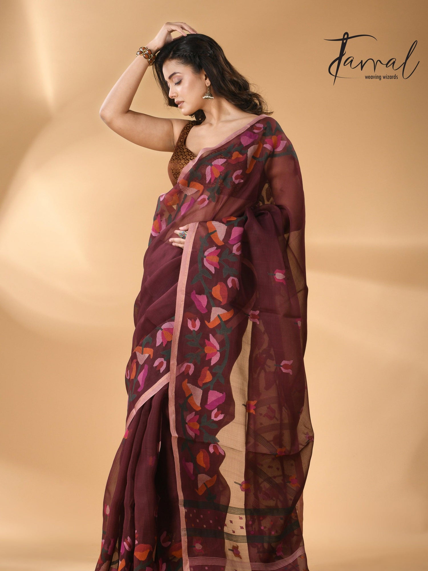 Chocolate brown kalmilata handwoven floral jamdani saree in muslin silk - Tamal Boutique