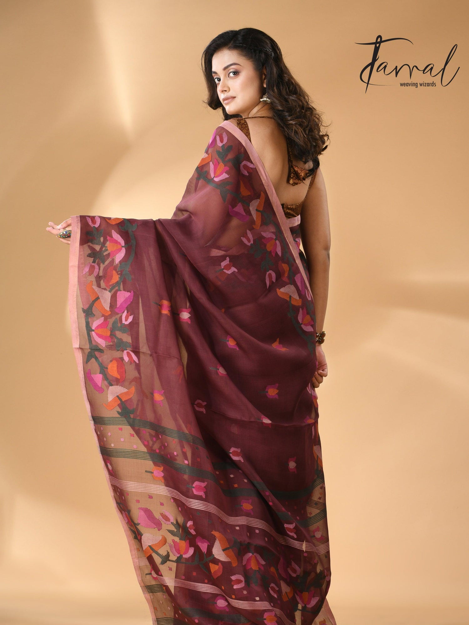 Chocolate brown kalmilata handwoven floral jamdani saree in muslin silk - Tamal Boutique