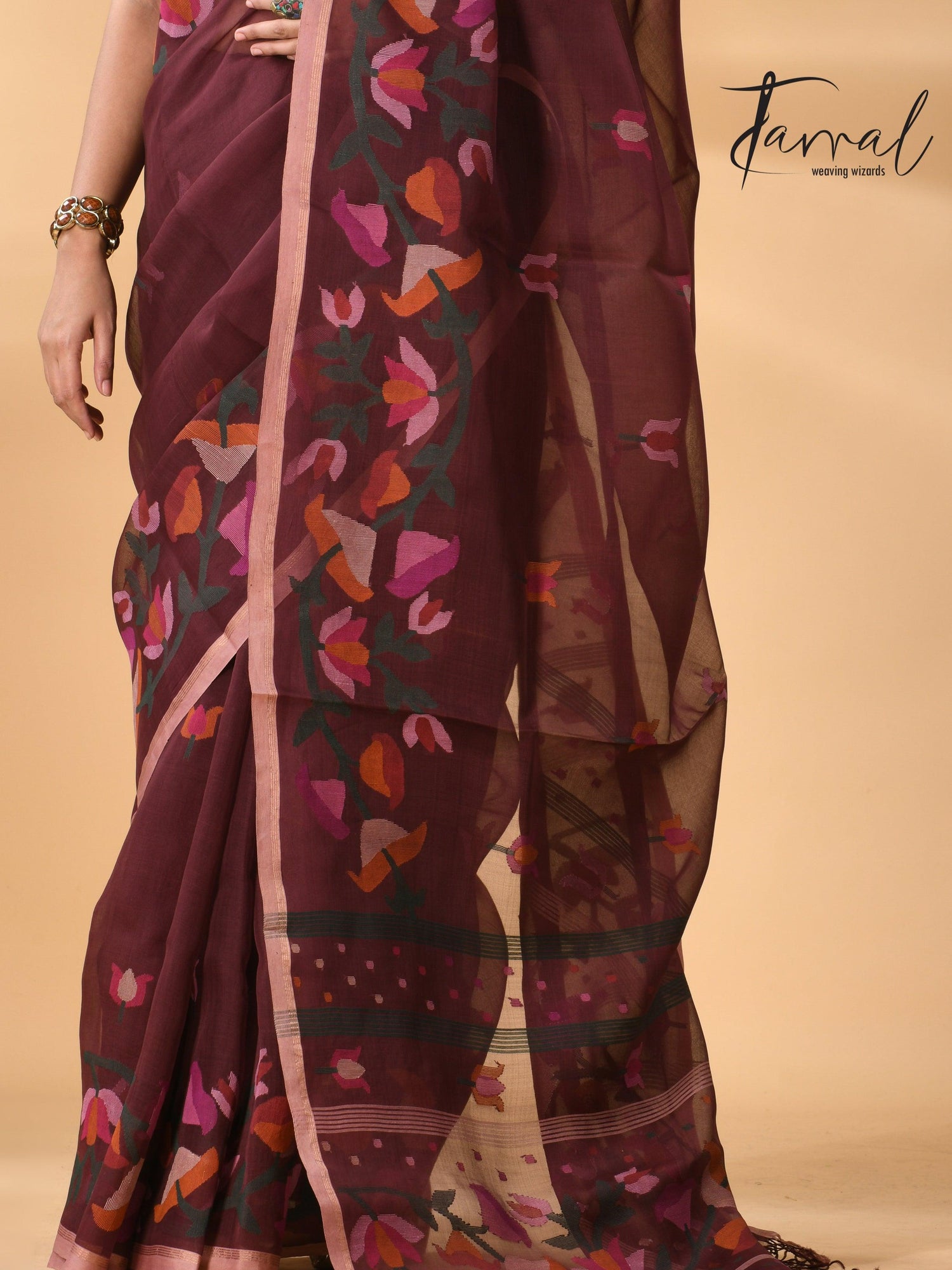 Chocolate brown kalmilata handwoven floral jamdani saree in muslin silk - Tamal Boutique