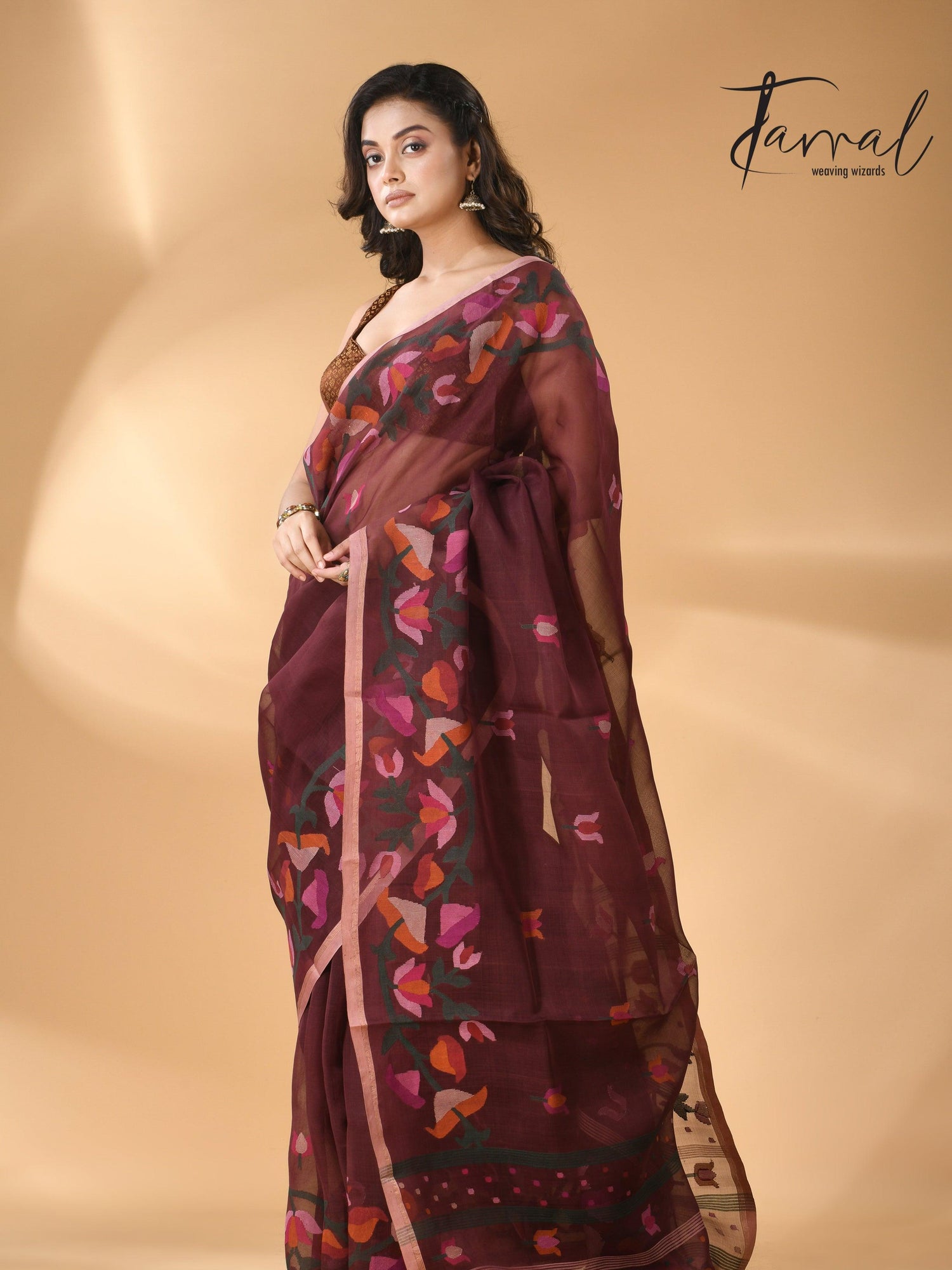 Chocolate brown kalmilata handwoven floral jamdani saree in muslin silk - Tamal Boutique