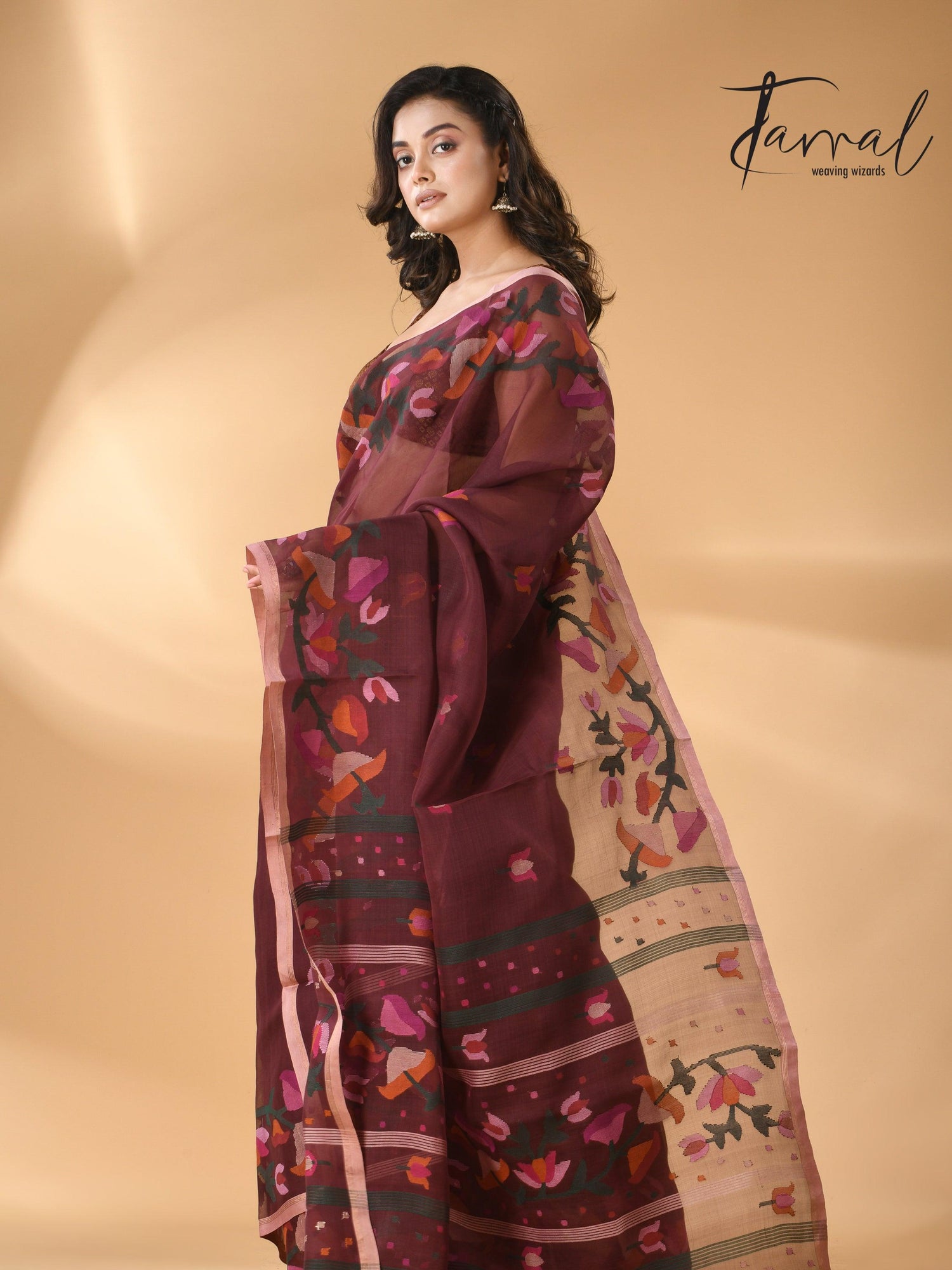 Chocolate brown kalmilata handwoven floral jamdani saree in muslin silk - Tamal Boutique