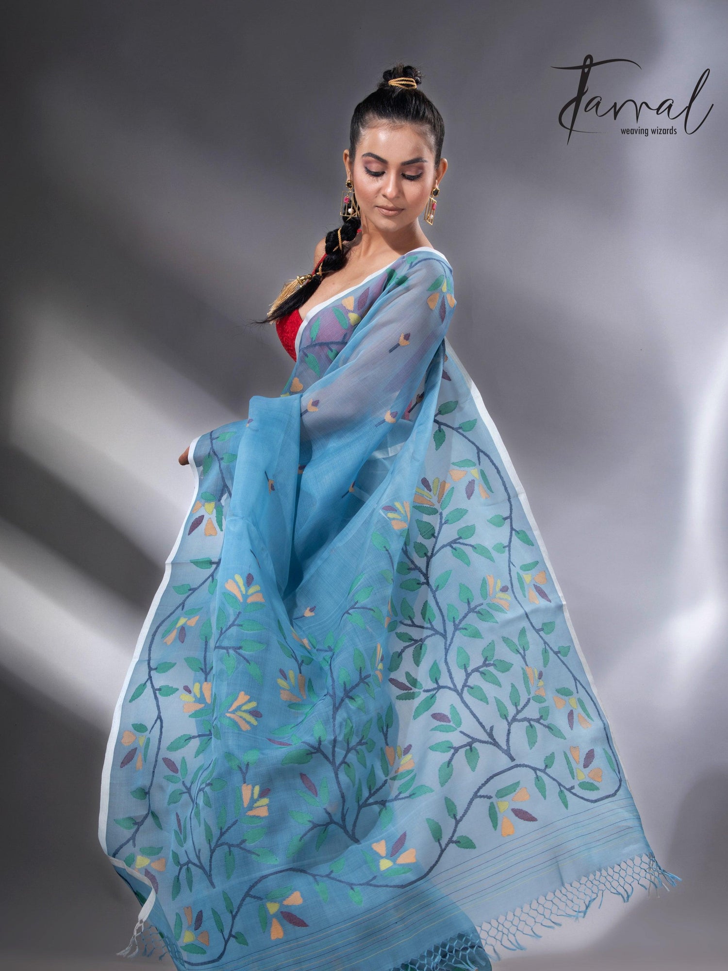 Cloudy blue with floral border muslin silk handwoven jamdani saree full4