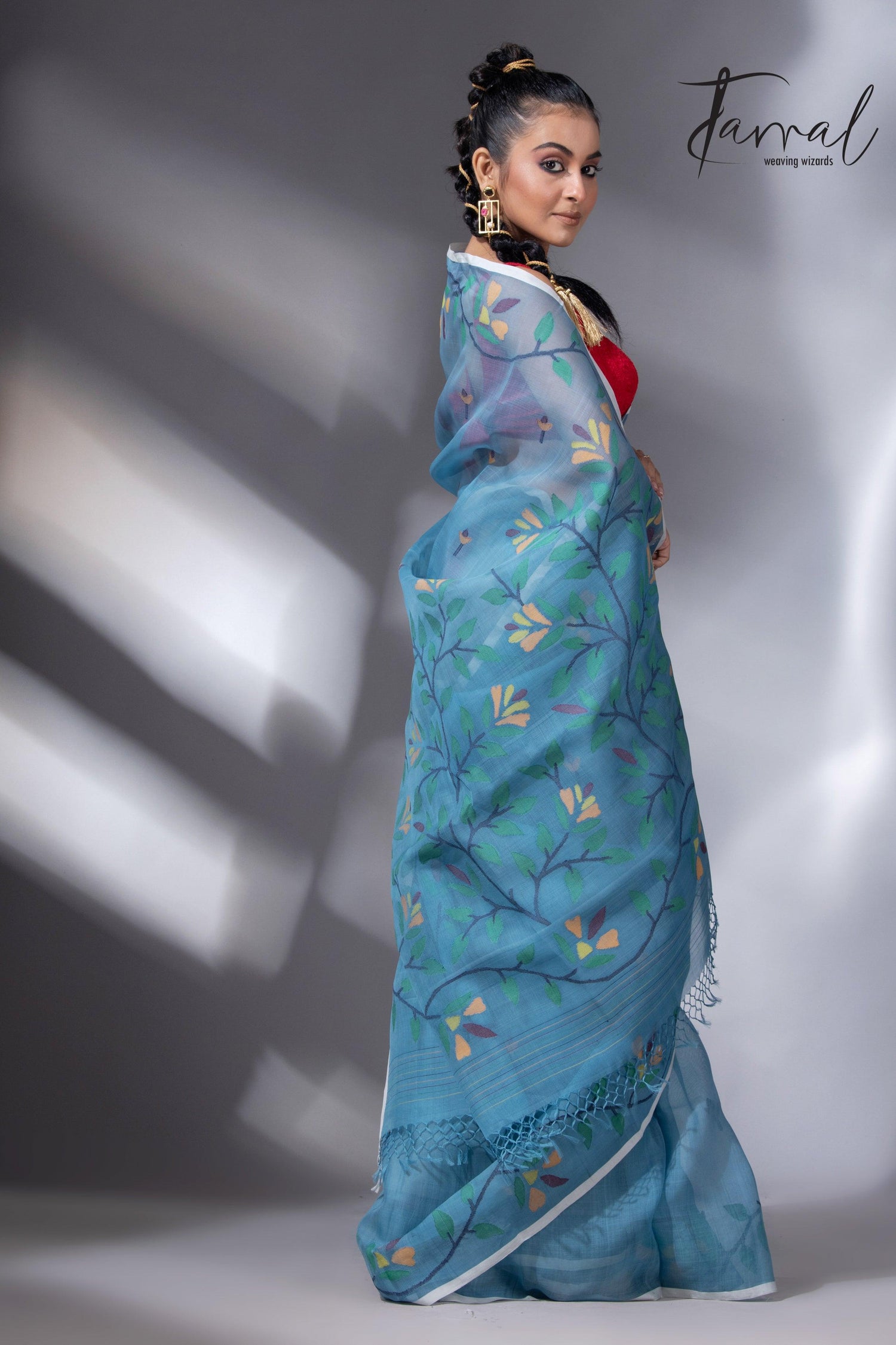 Cloudy blue with floral border muslin silk handwoven jamdani saree full2