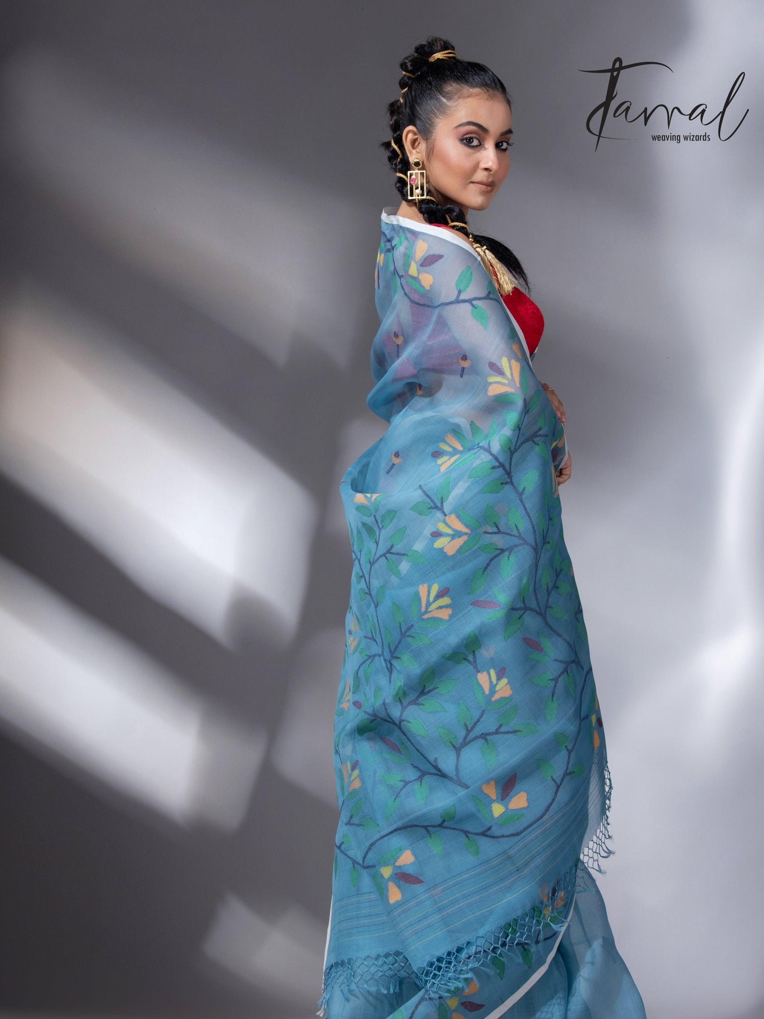 Cloudy blue with floral border muslin silk handwoven jamdani saree full2