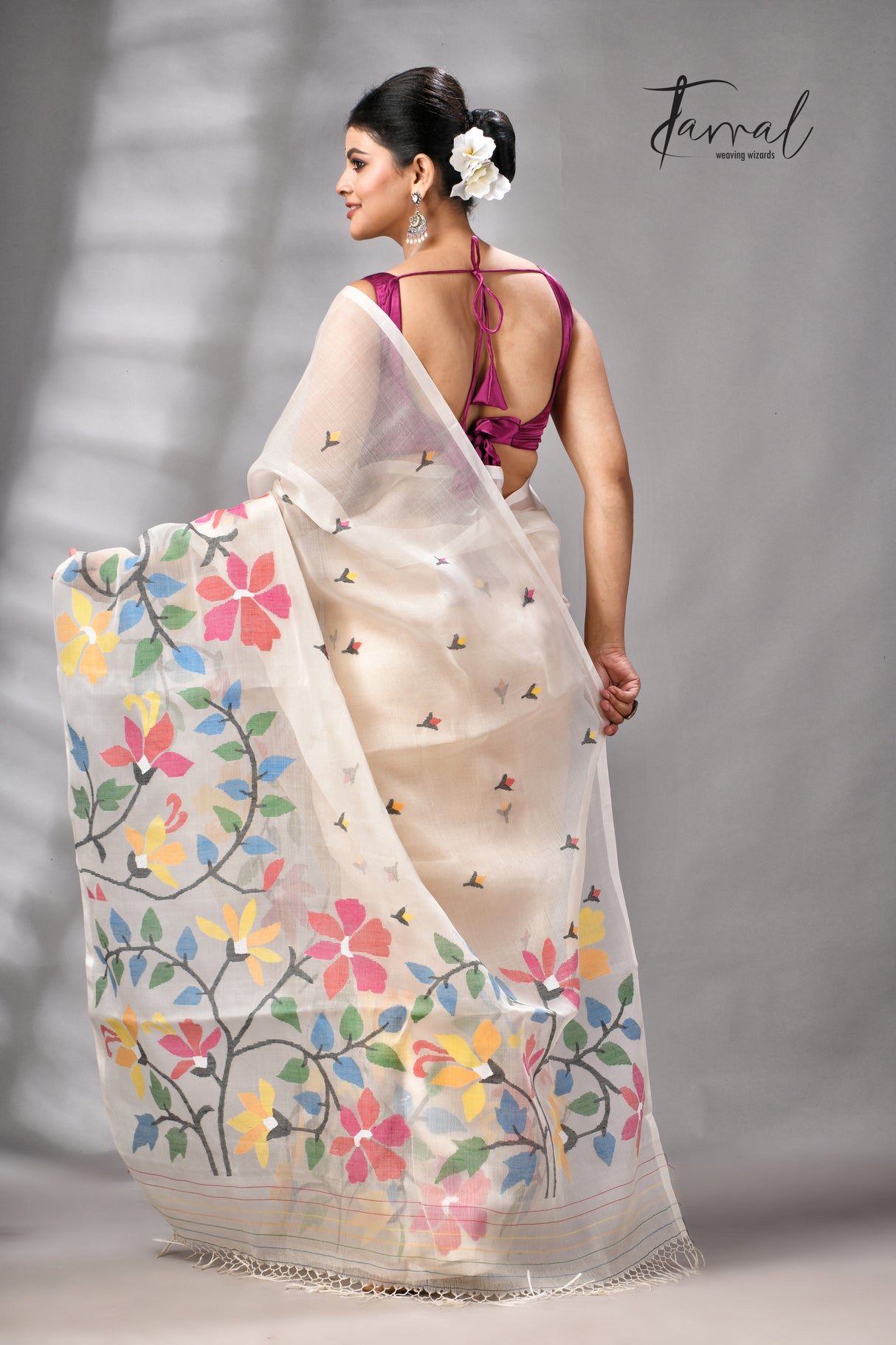 Offwhite With Multicolour Floral Handwoven Jamdani Saree