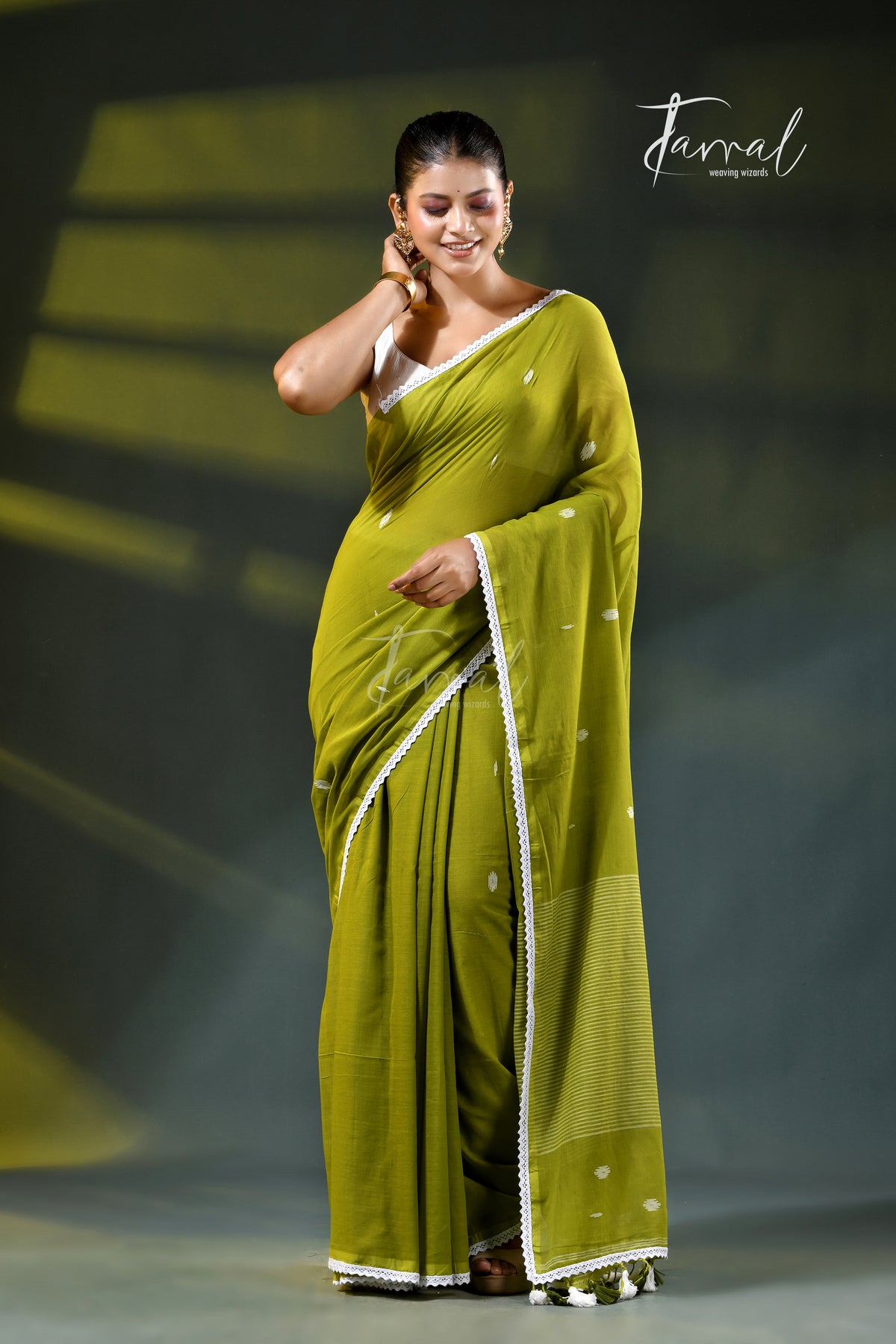 Green Handloom Jamdani Saree | Geometric Motifs | Minimal Border | Tamal Boutique