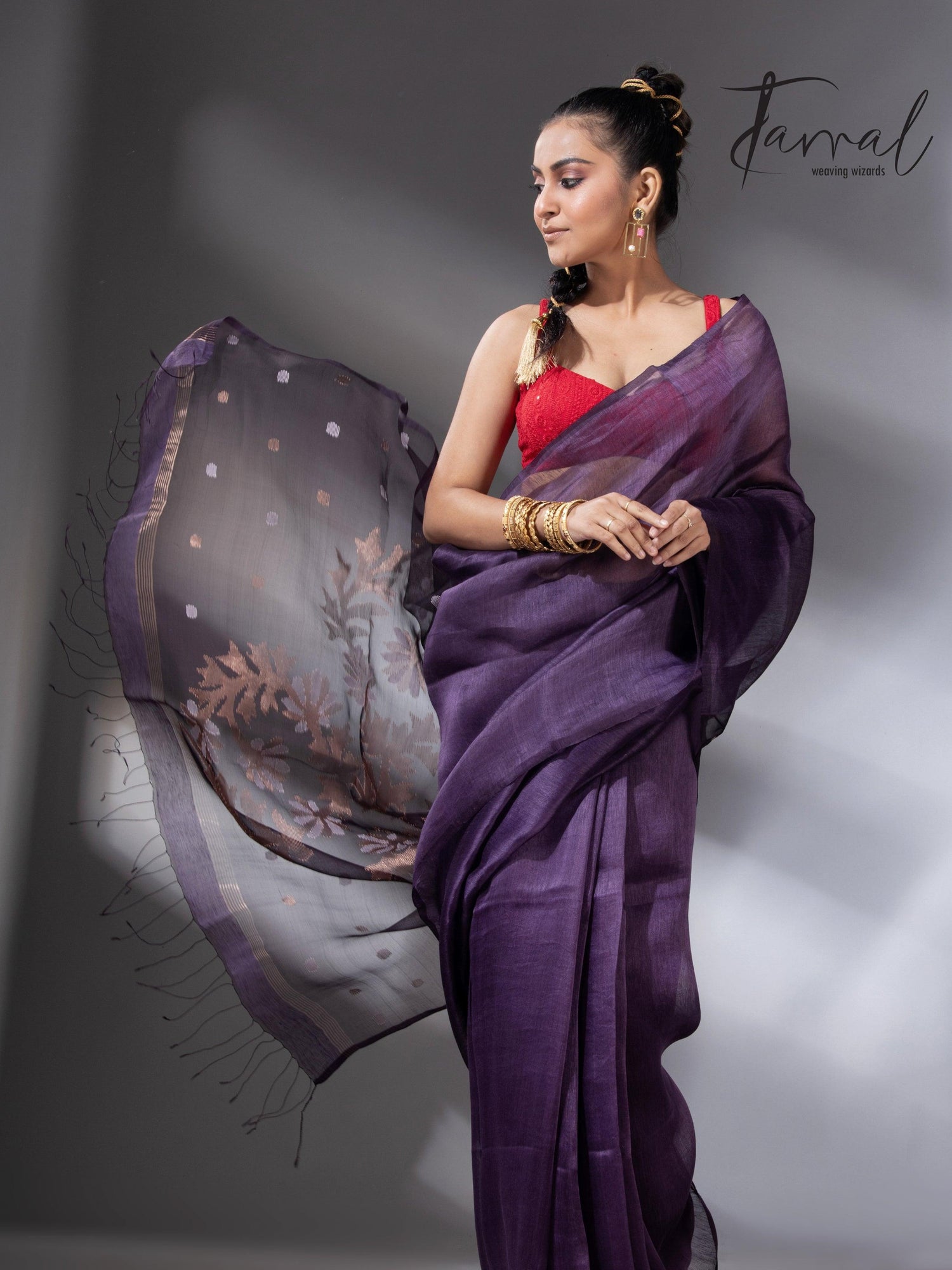 Deep Magenta silk linen handwoven jamdani saree in Kolkata