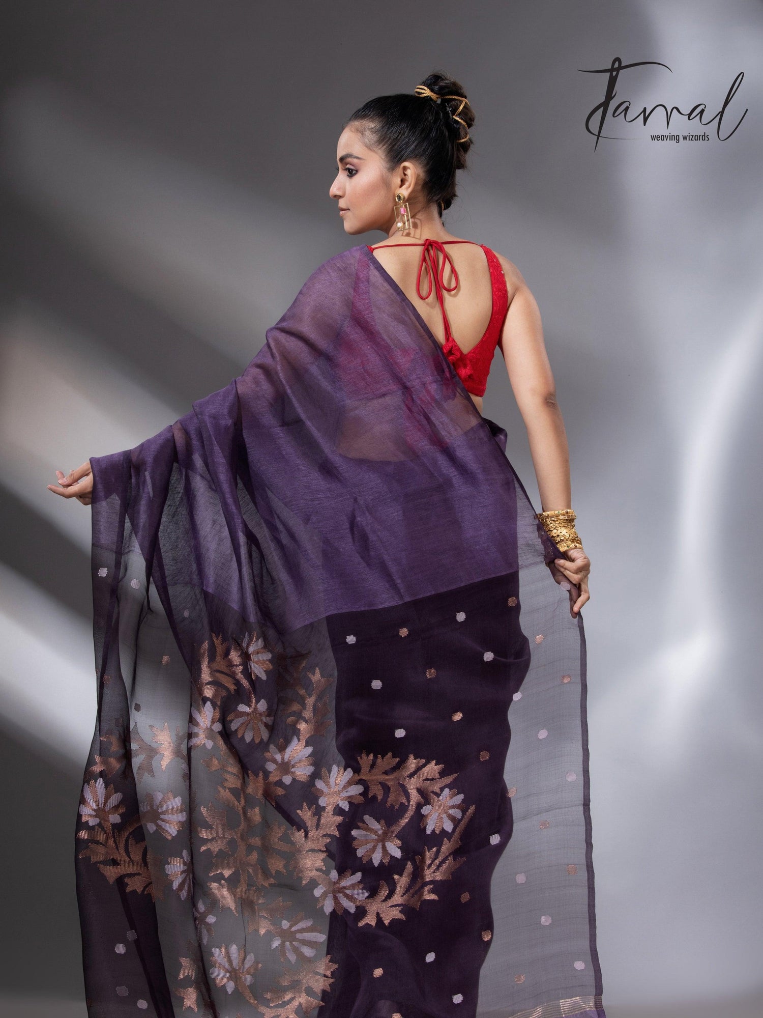 Deep Magenta silk linen handwoven jamdani saree in Kolkata back