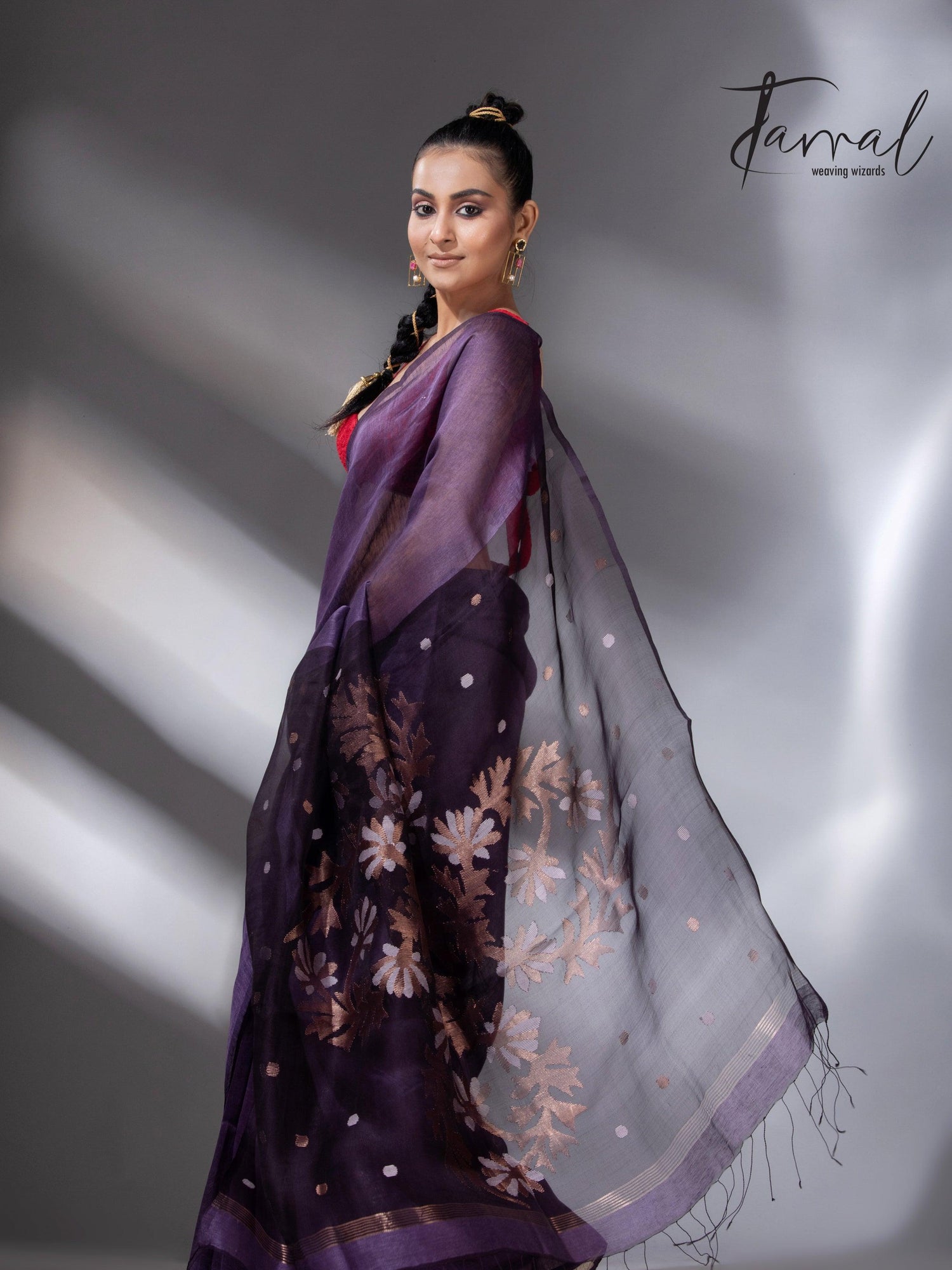 Deep Magenta silk linen handwoven jamdani saree in Kolkata left1