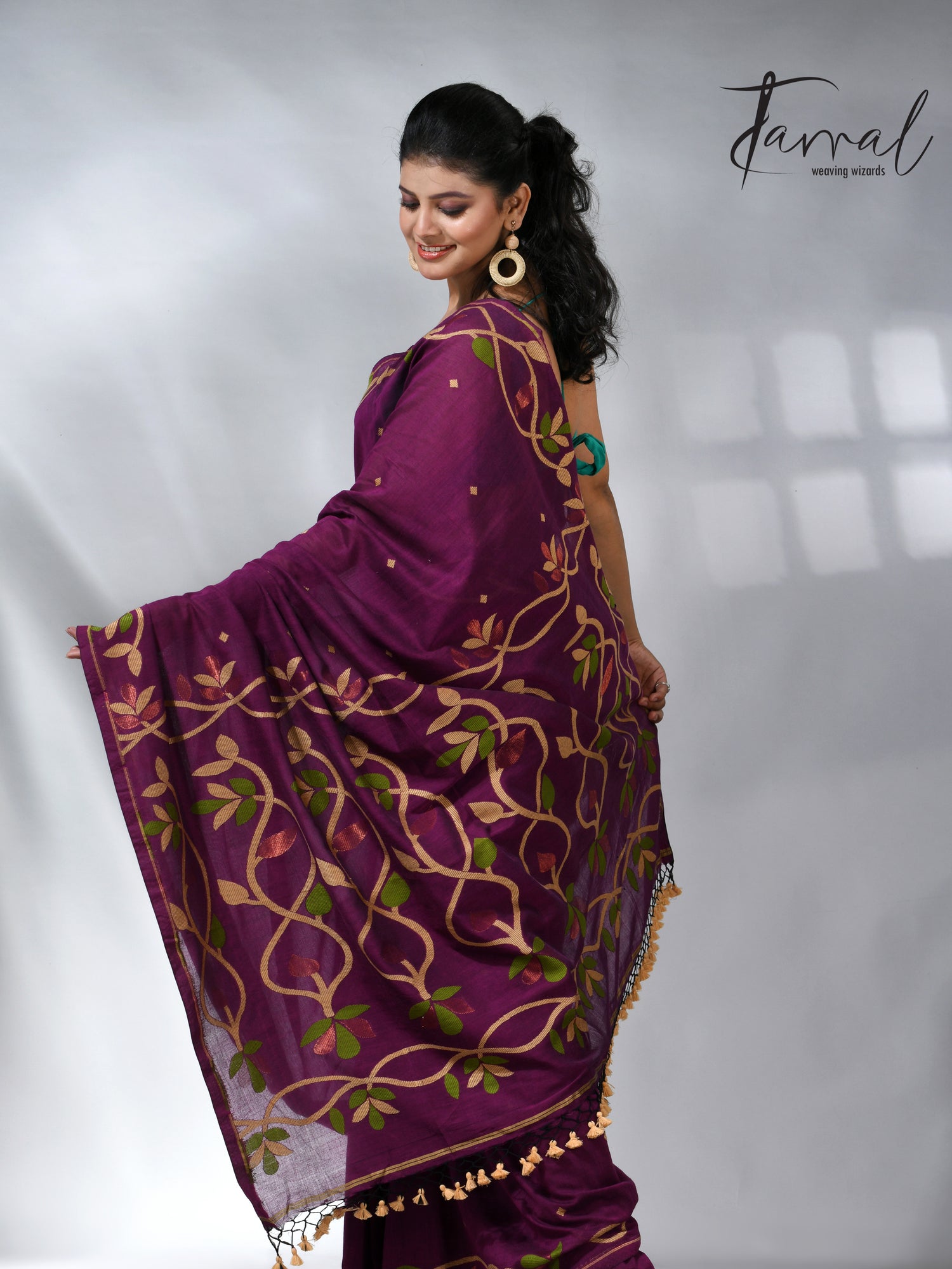 Deep magnet with multicolor pure cotton handloom jamdani saree