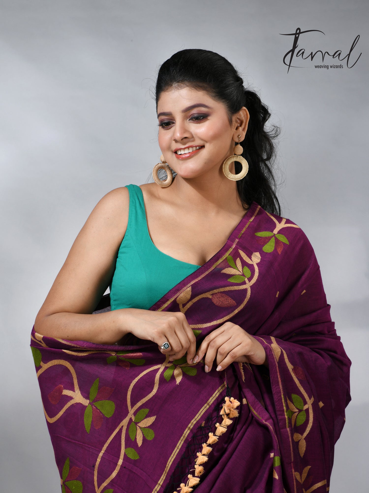 Deep magnet with multicolor pure cotton handloom jamdani saree