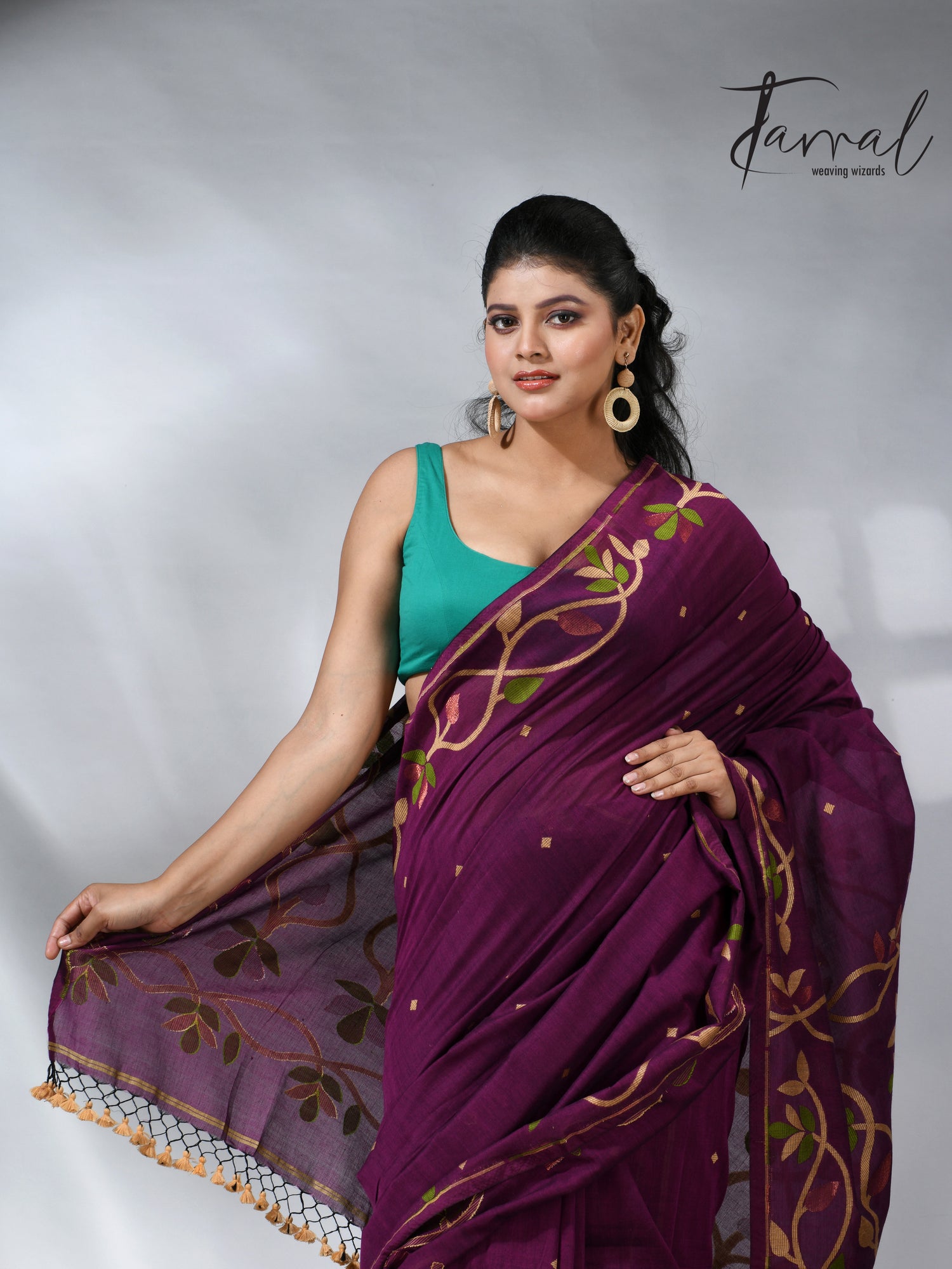 Deep magnet with multicolor pure cotton handloom jamdani saree