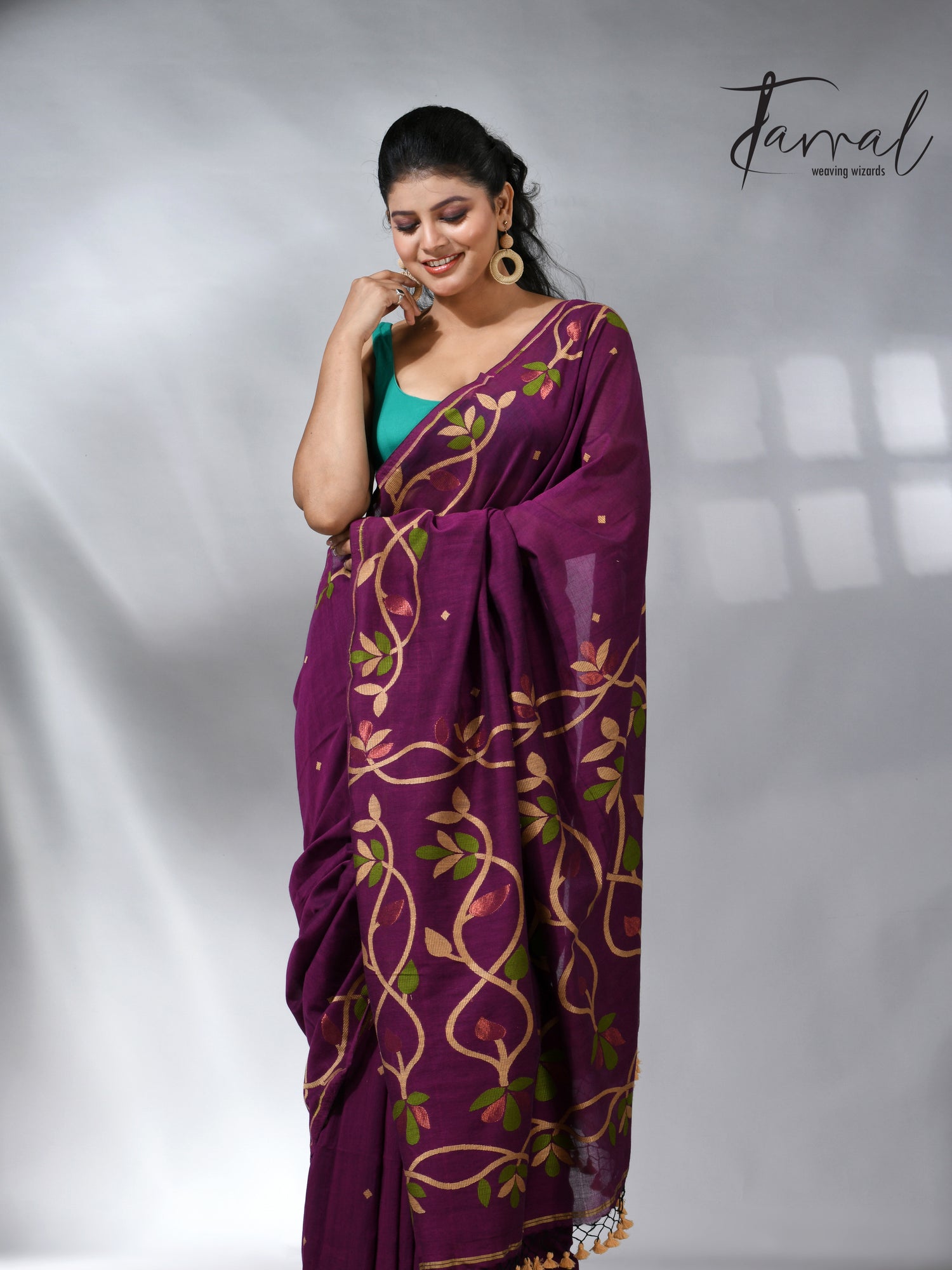 Deep magnet with multicolor pure cotton handloom jamdani saree