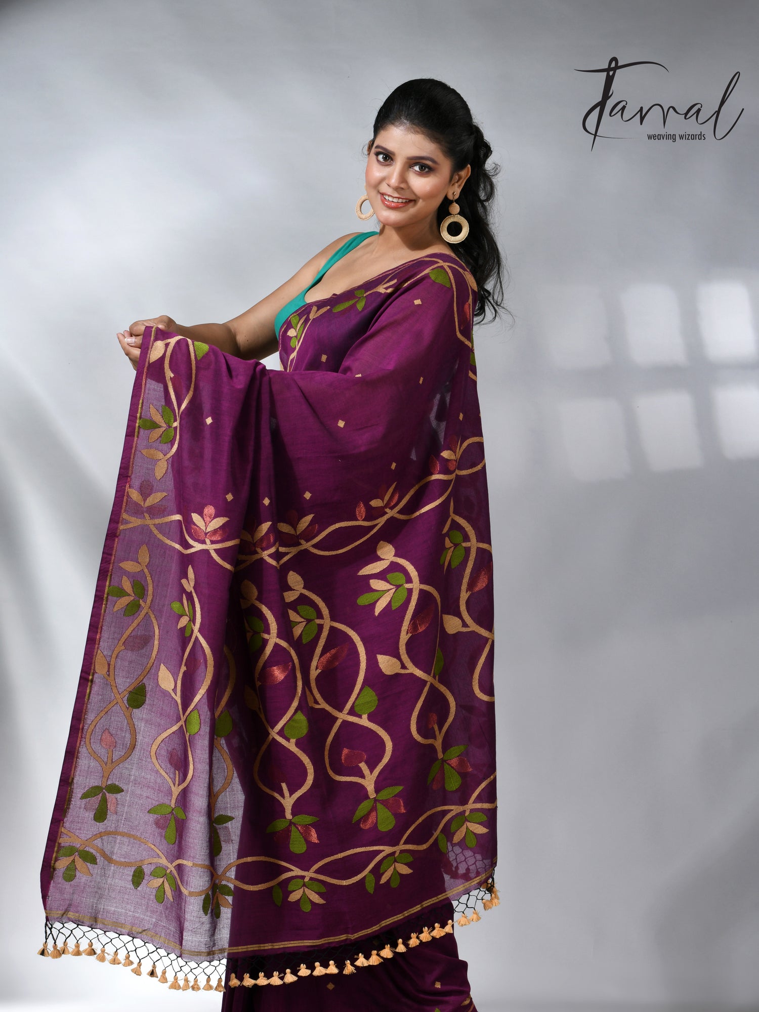 Deep magnet with multicolor pure cotton handloom jamdani saree