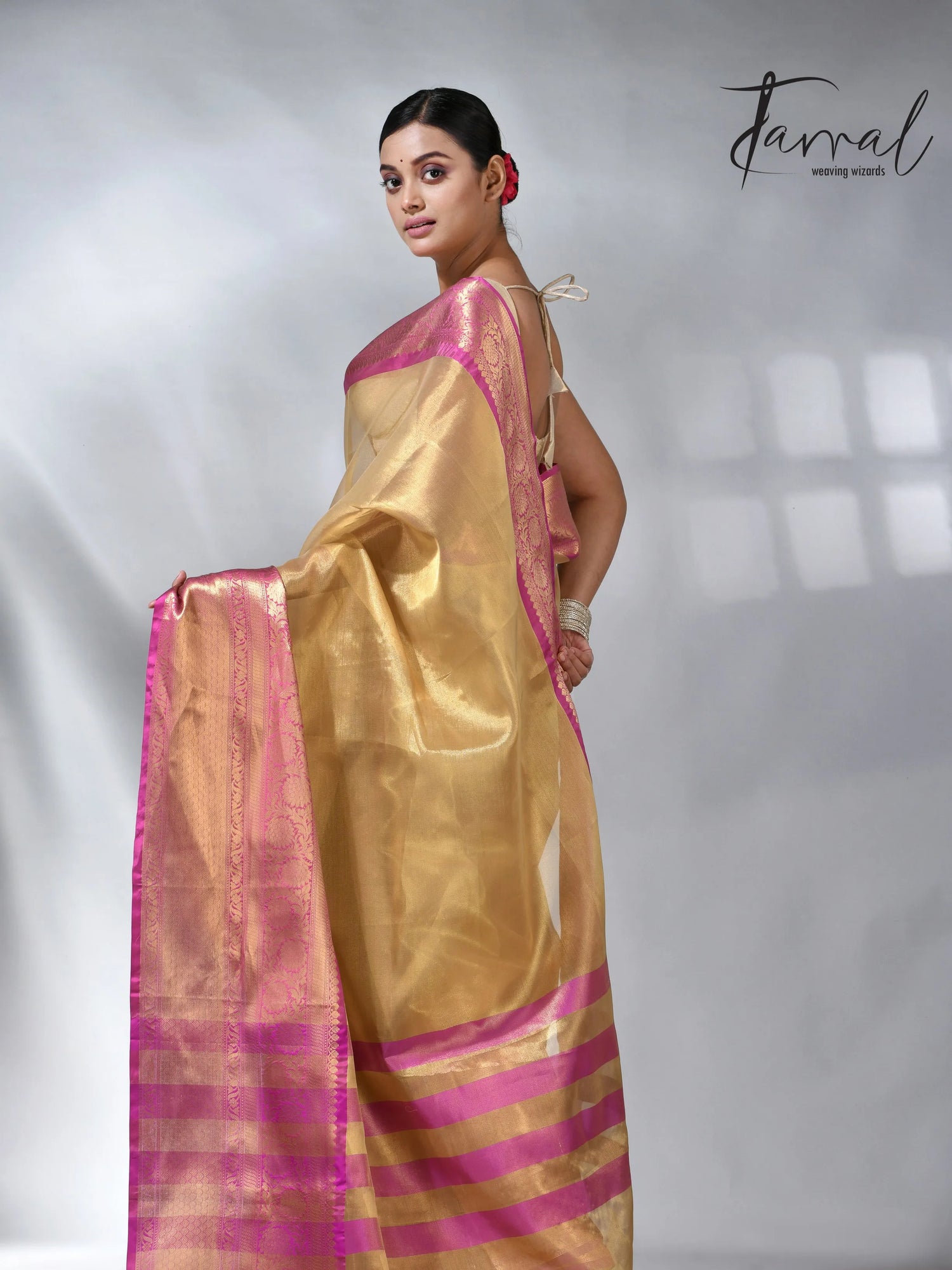 Exlore the Golden with the Pink colour in the Benarasi saree
