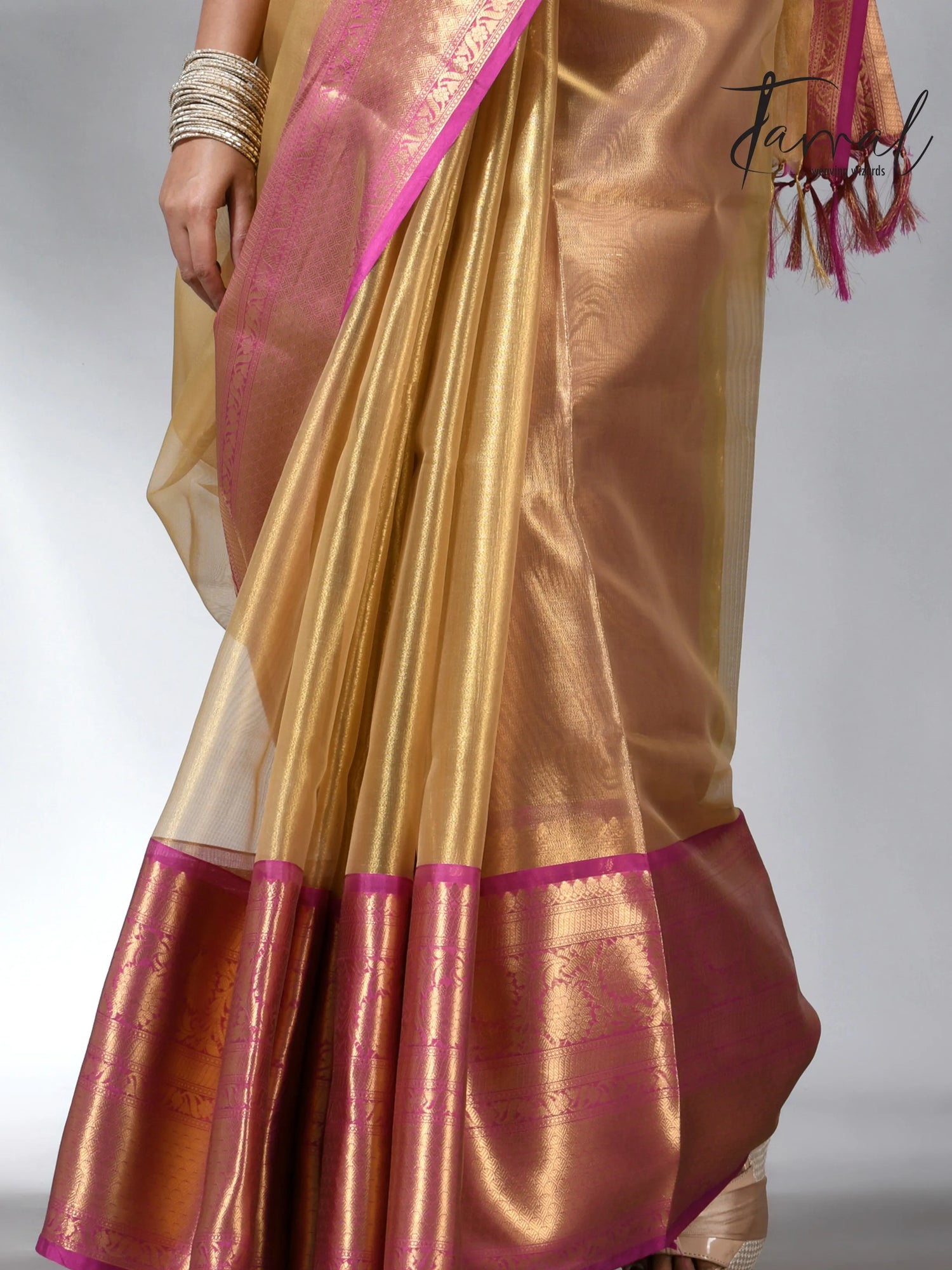 Exlore the Golden with the Pink colour in the Benarasi saree