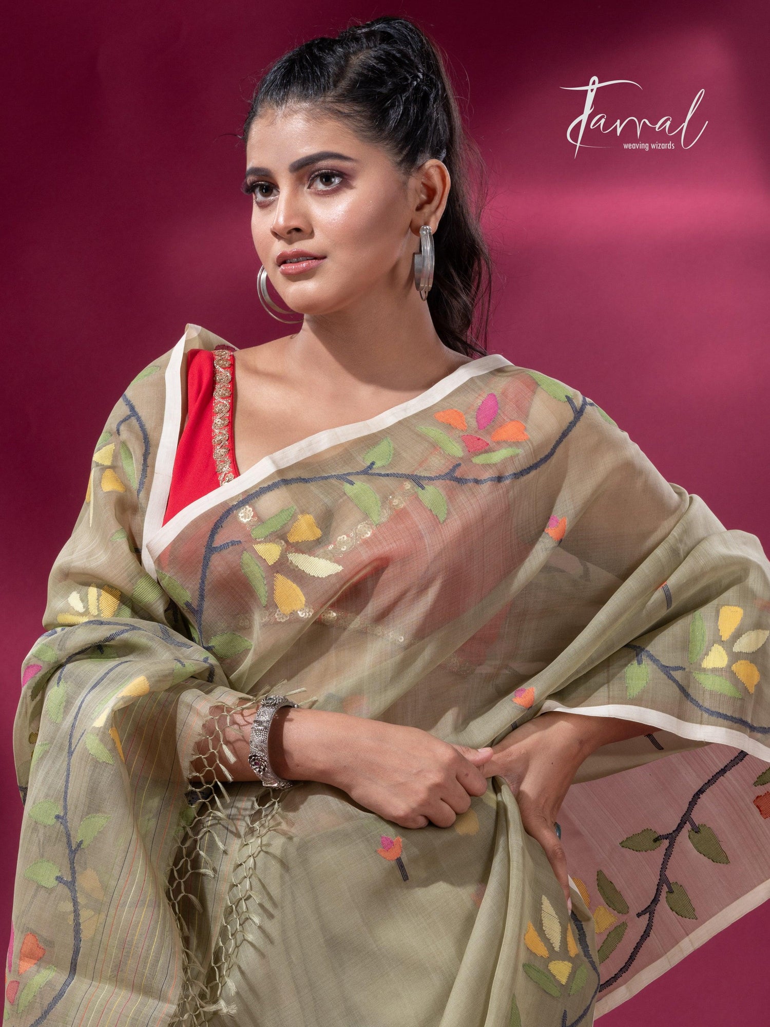 Floral Border Muslin Silk Handwoven Jamdani Saree in Mos Green1