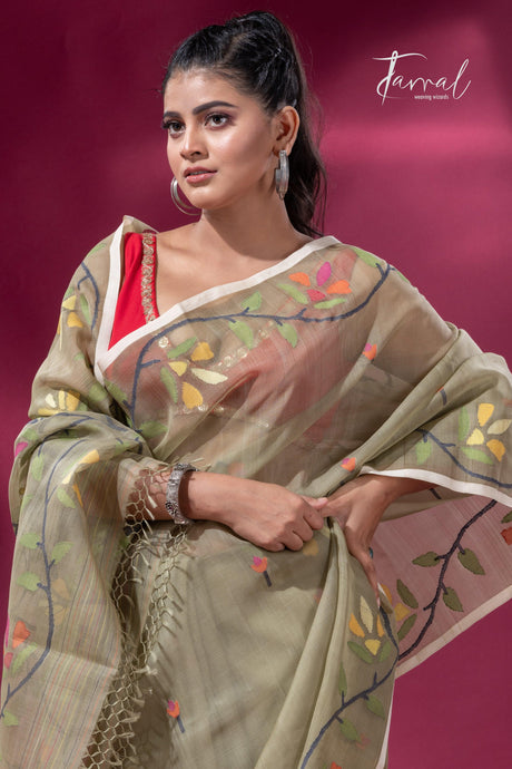 Floral Border Muslin Silk Handwoven Jamdani Saree in Mos Green1