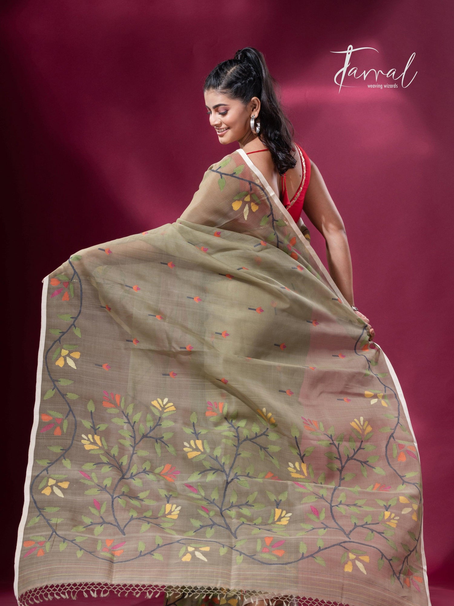 Floral Border Muslin Silk Handwoven Jamdani Saree in Mos Green4