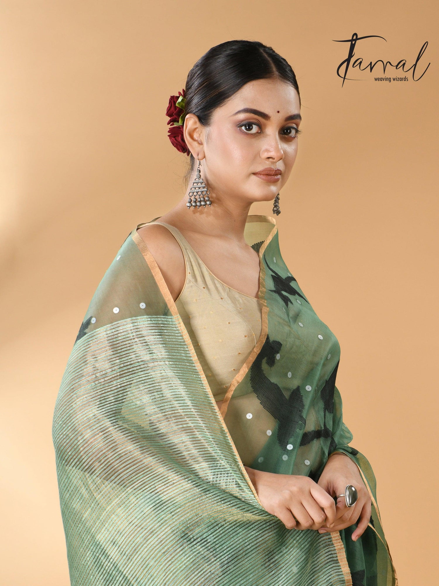 Forest Green Zari Border Muslin With Matka Silk Handwoven Jamdani Saree full 3