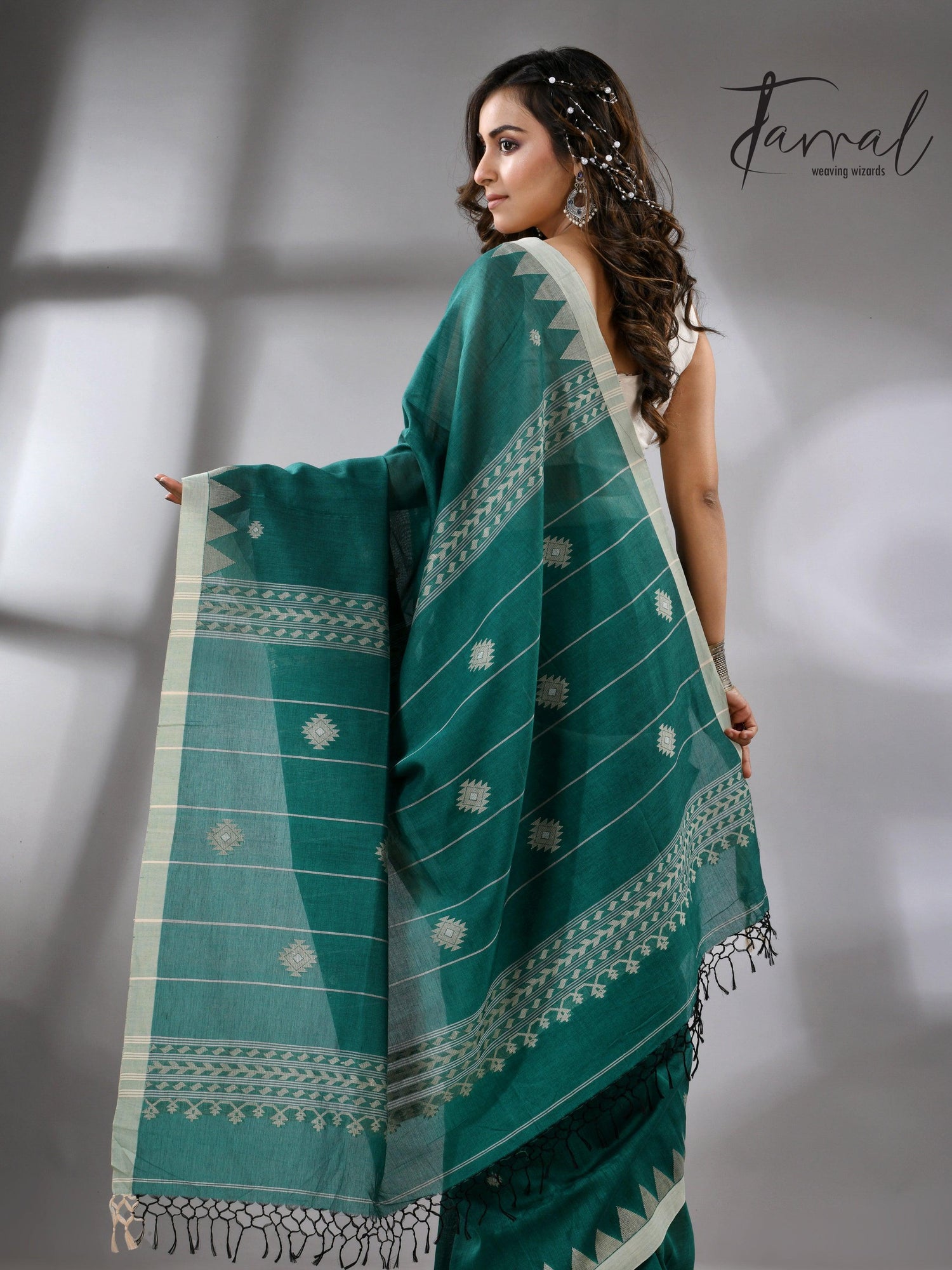 Green with Temple Border Cotton Jamdani Saree back