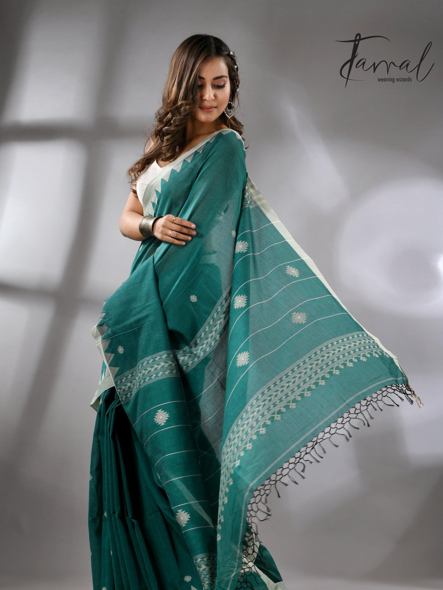 Green with Temple Border Cotton Jamdani Saree full3