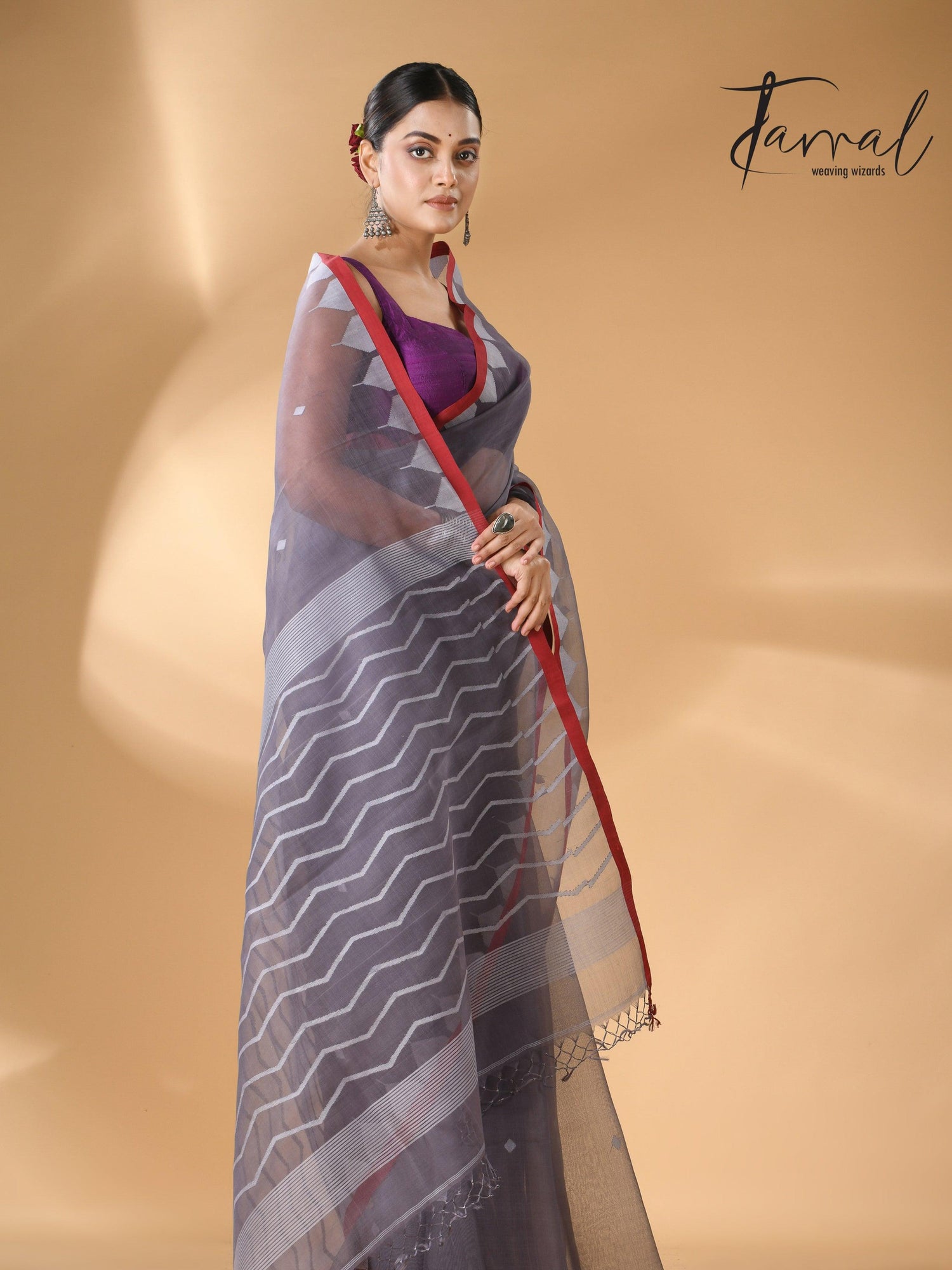 Grey Muslin Silk Handwoven Neddle Work Jamdani Saree Right