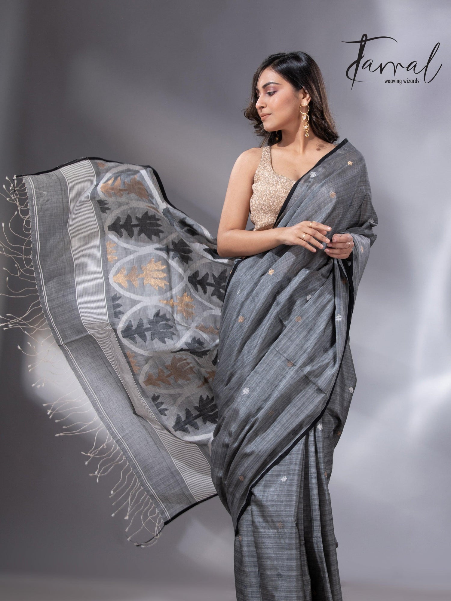 Grey Tussar Cotton Handwoven Jamdani Saree with Black Border full