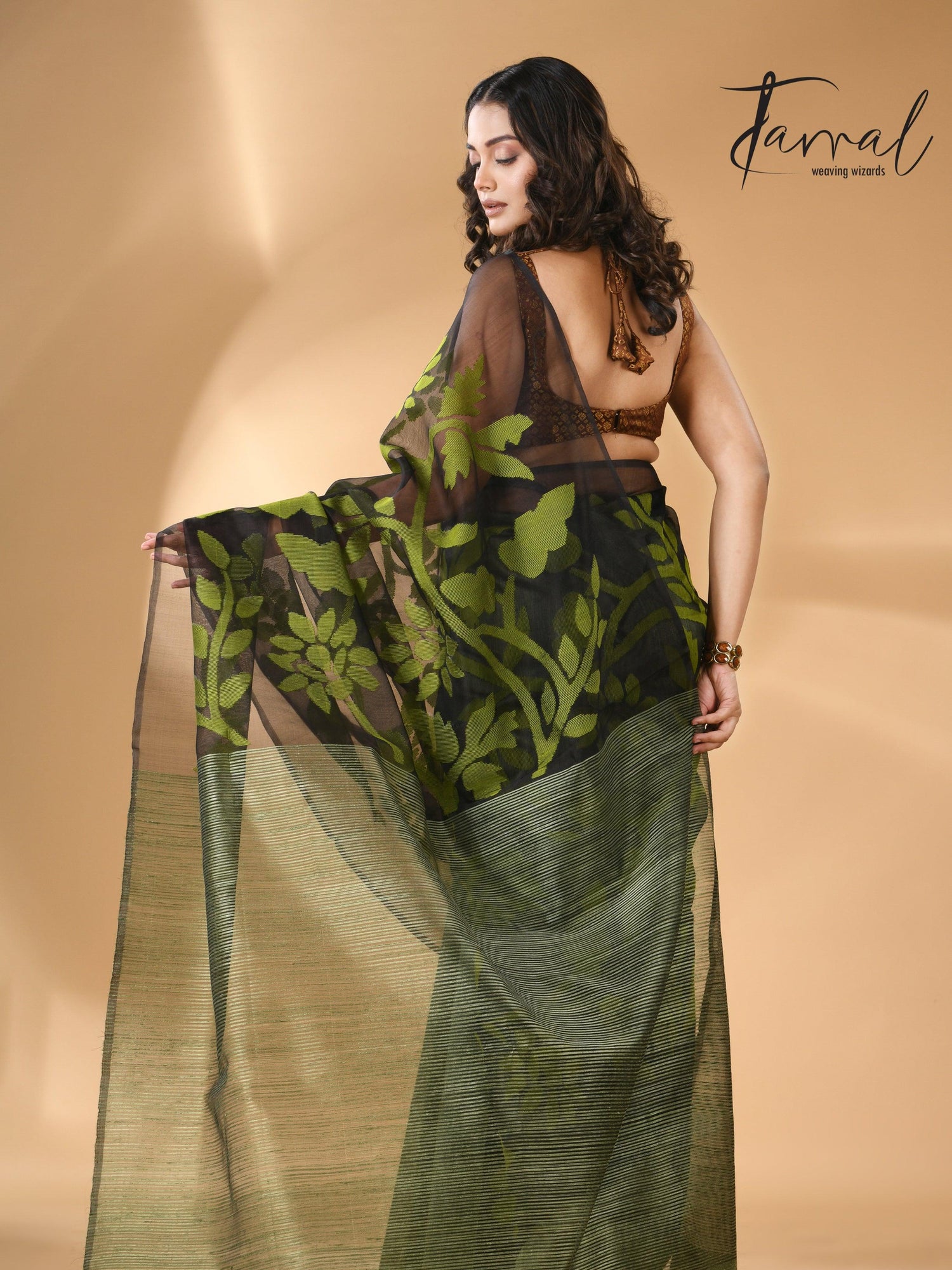 Half Muslin Matka Handwoven Jamdani Saree back