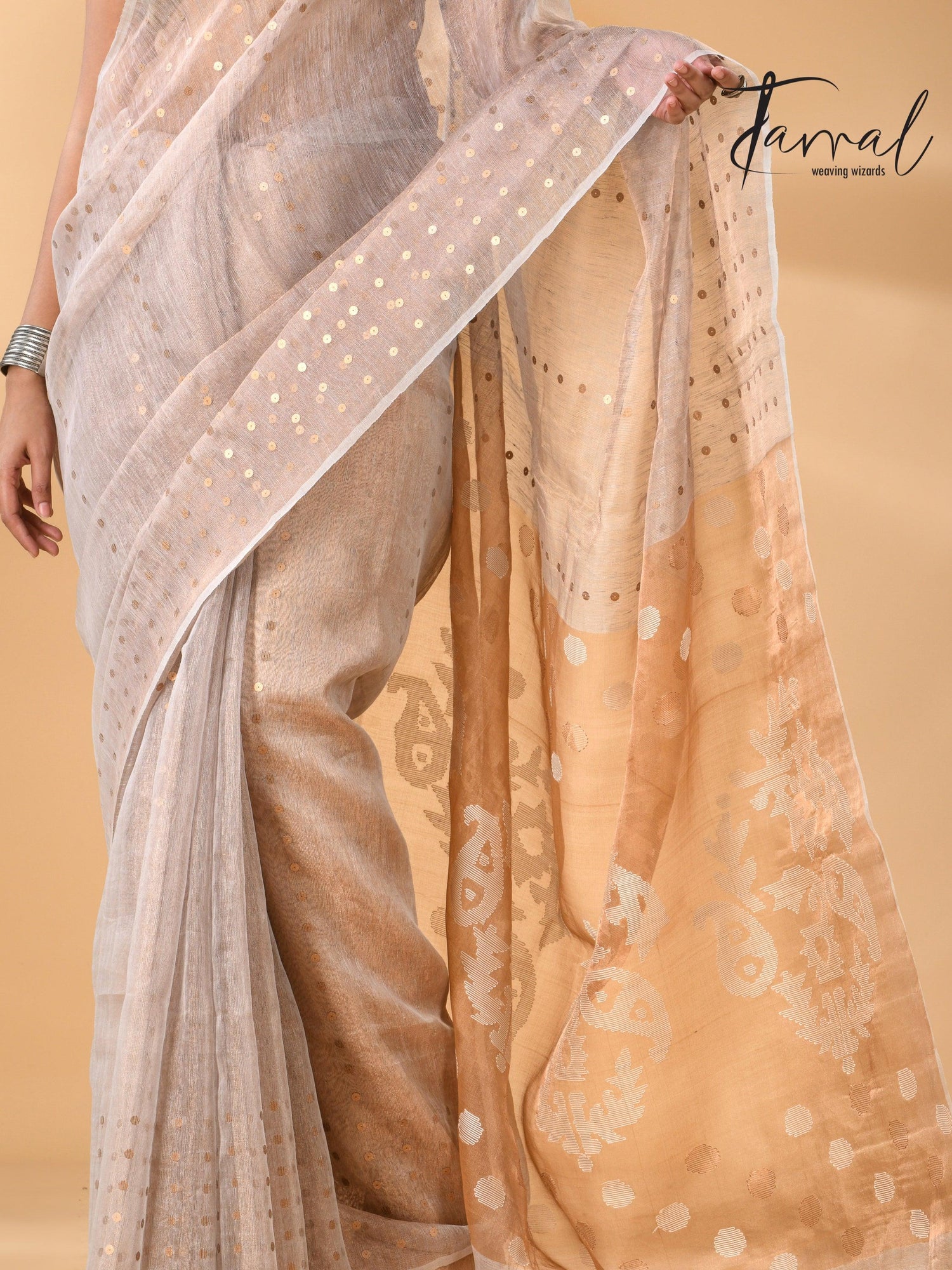 Handwoven Needlework Jamdani Saree featuring a Grey and Brown Pallu bottom
