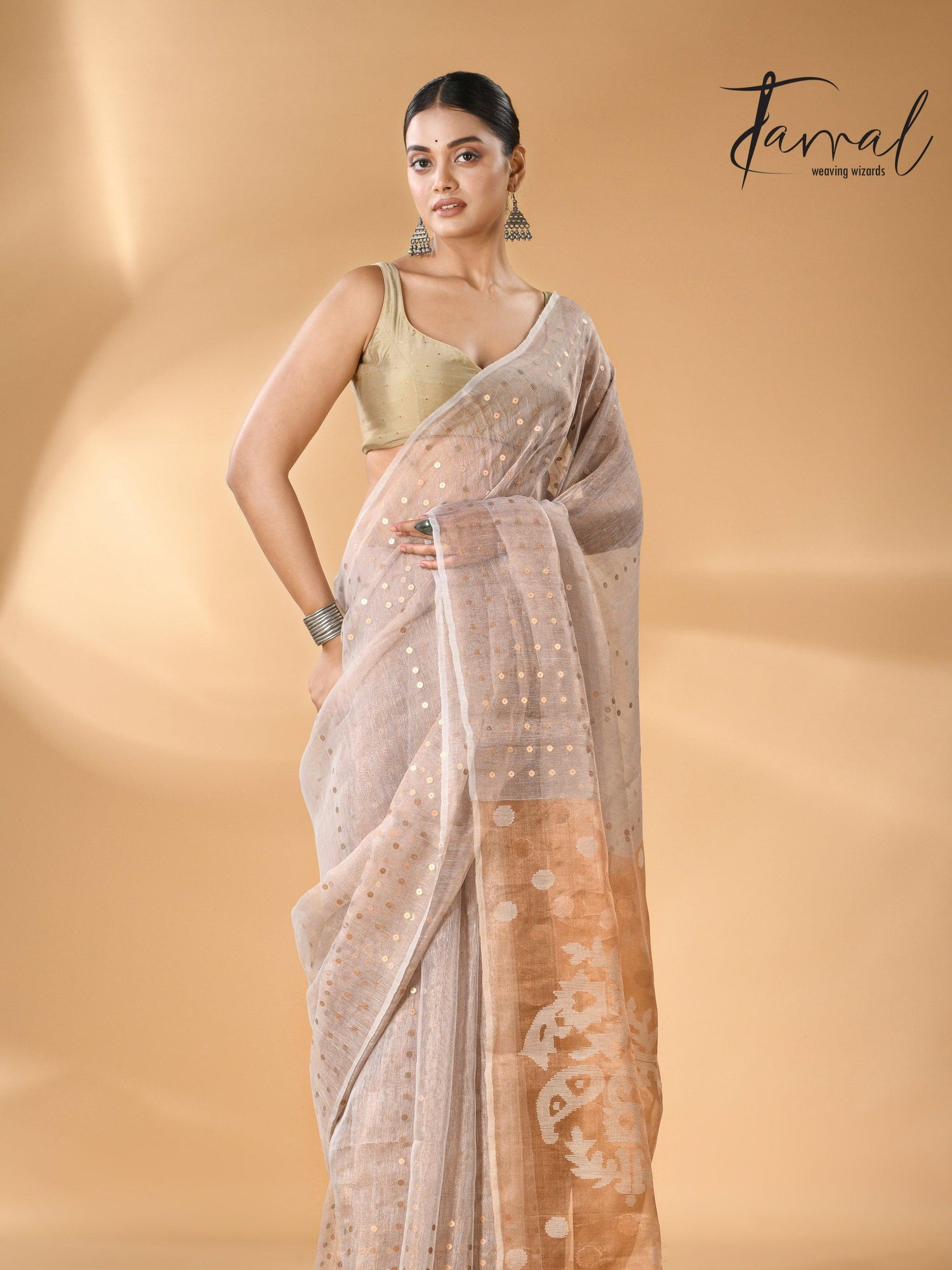 Handwoven Needlework Jamdani Saree featuring a Grey and Brown Pallu full