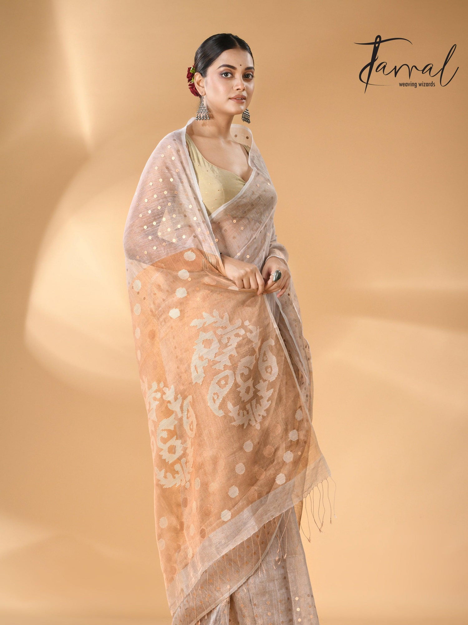 Handwoven Needlework Jamdani Saree featuring a Grey and Brown Pallu left2