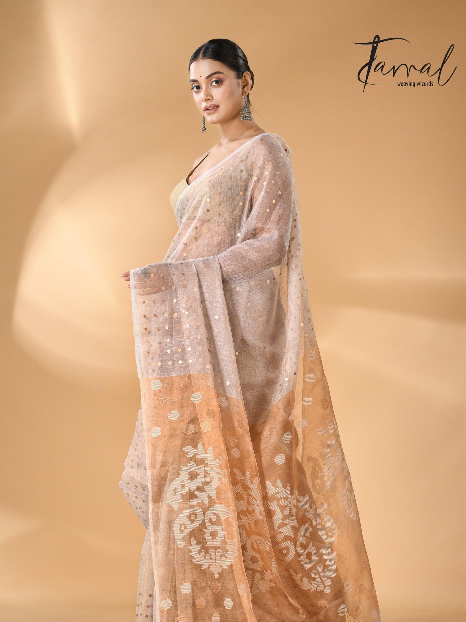 Handwoven Needlework Jamdani Saree featuring a Grey and Brown Pallu right1