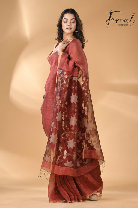 Handwoven jamdani saree in maroon star-pallu in silk linen full2