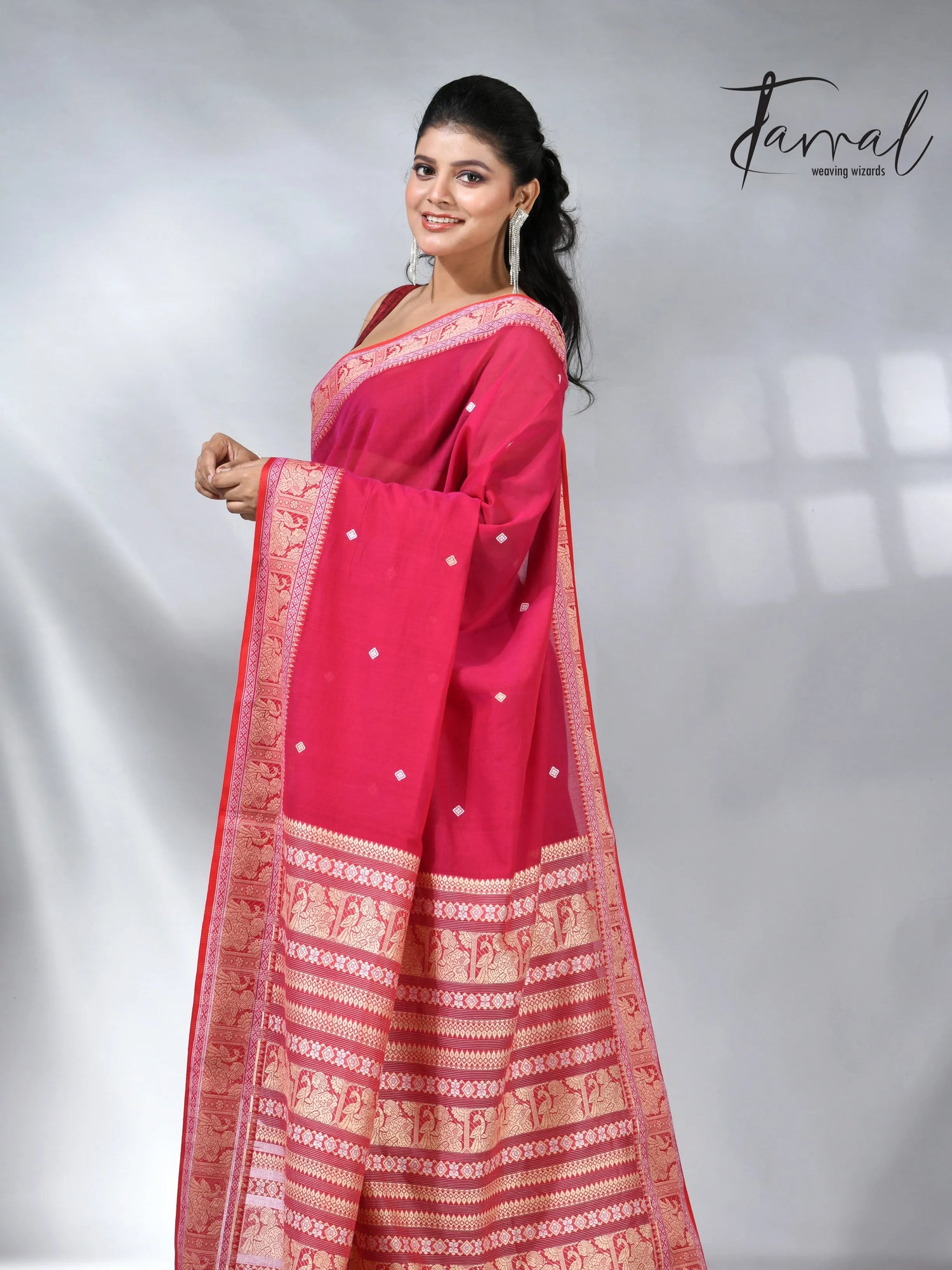 Hot pink colour in Baluchuri cotton handwoven jamdani saree