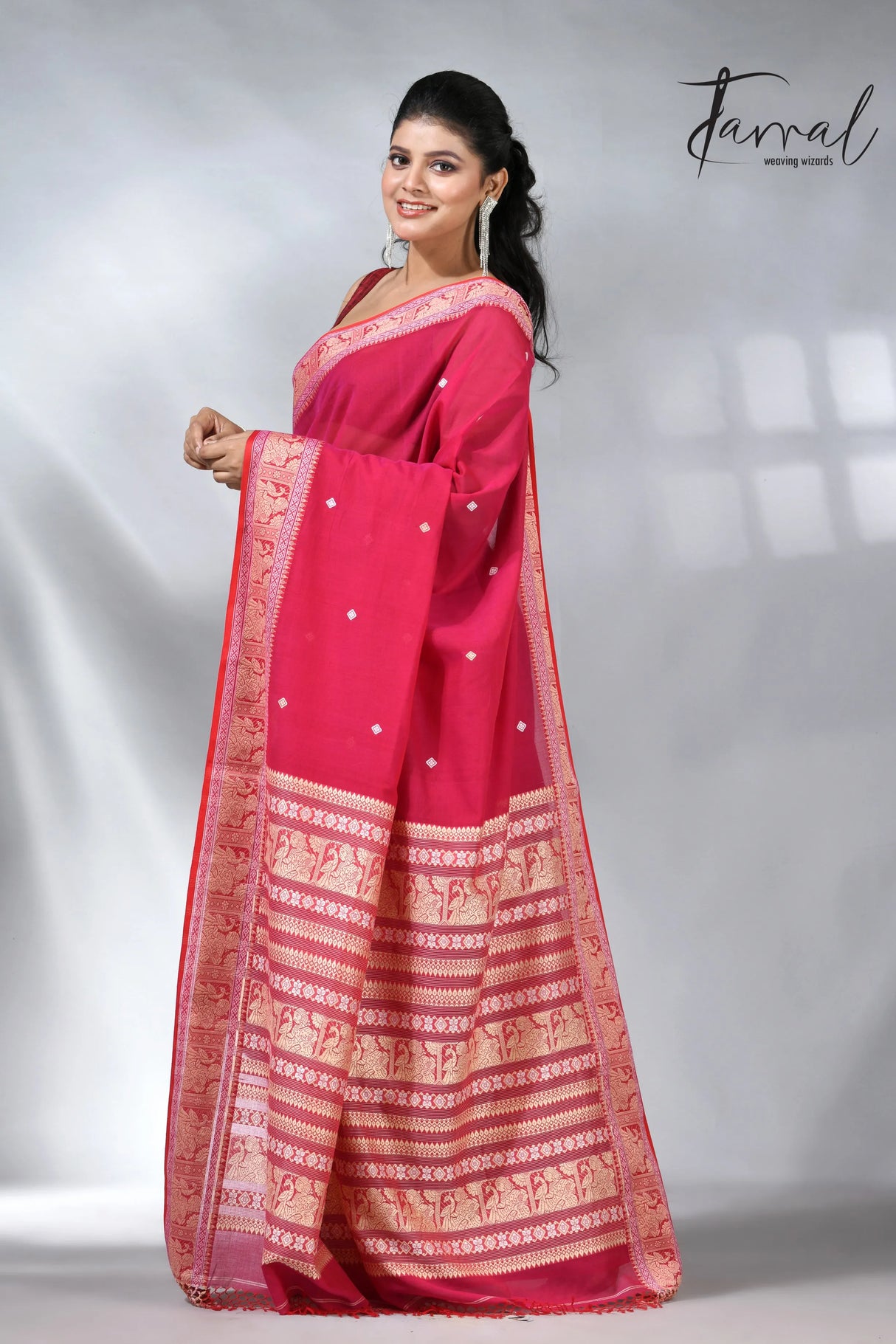 Hot pink colour in Baluchuri cotton handwoven jamdani saree