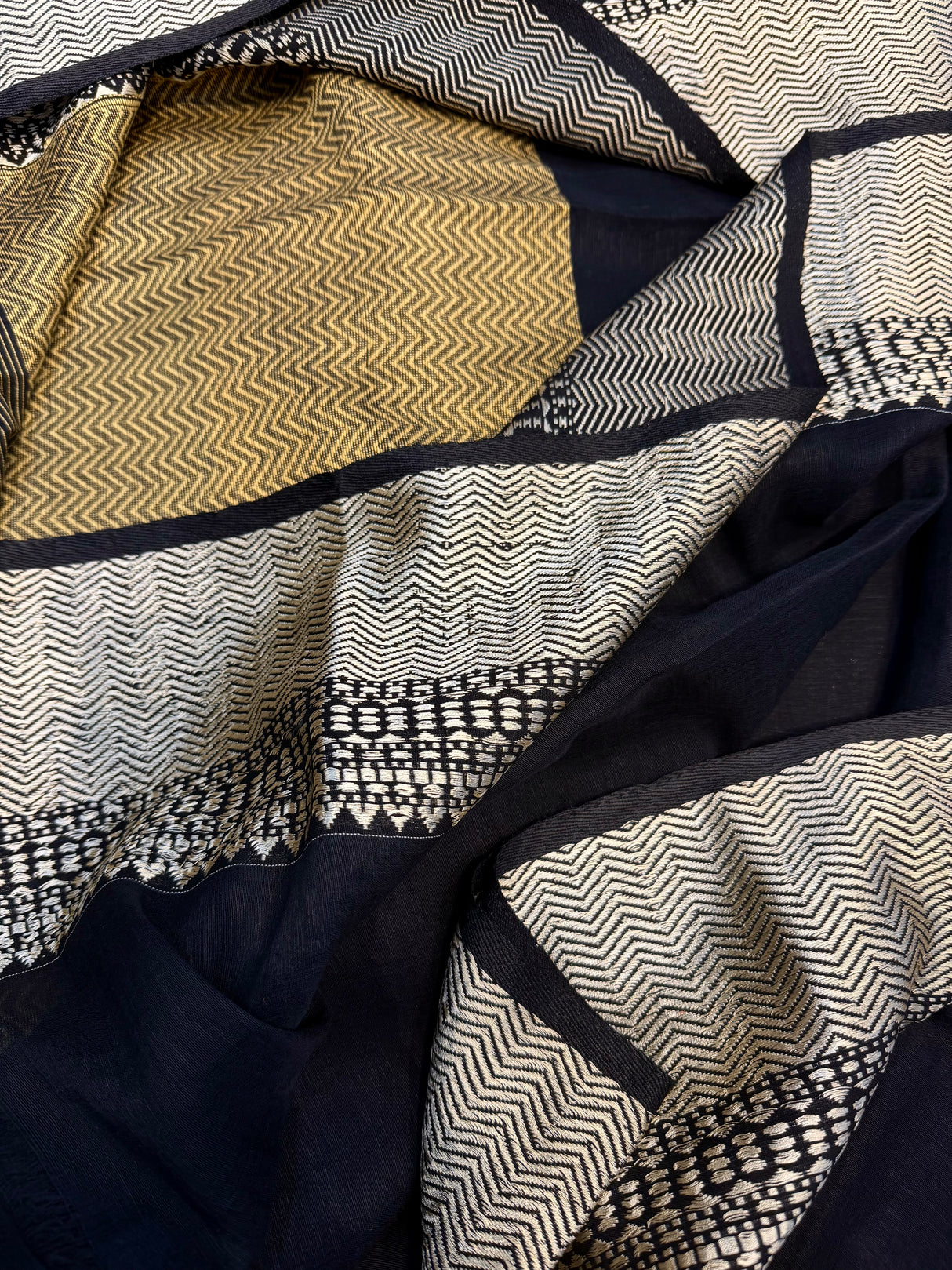 Cotton Linen Handloom Saree with Running Work Blouse Piece – Black