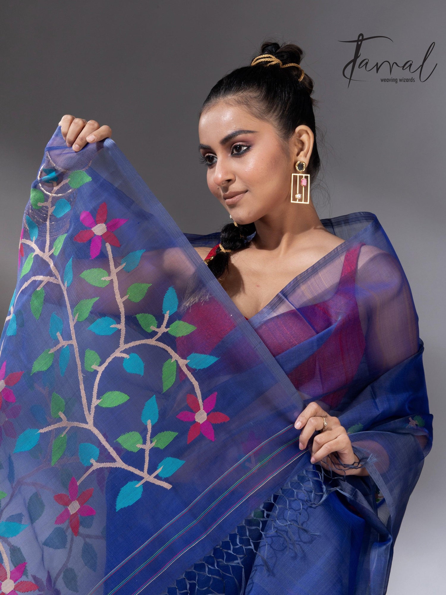 Indigo Floral Grace muslin silk handwoven jamdani saree1