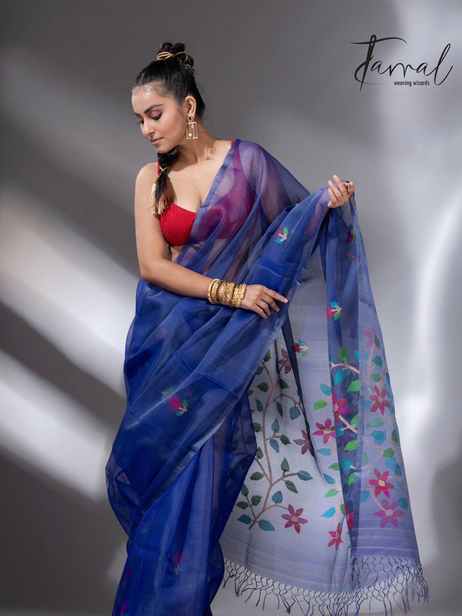 Indigo Floral Grace muslin silk handwoven jamdani saree3