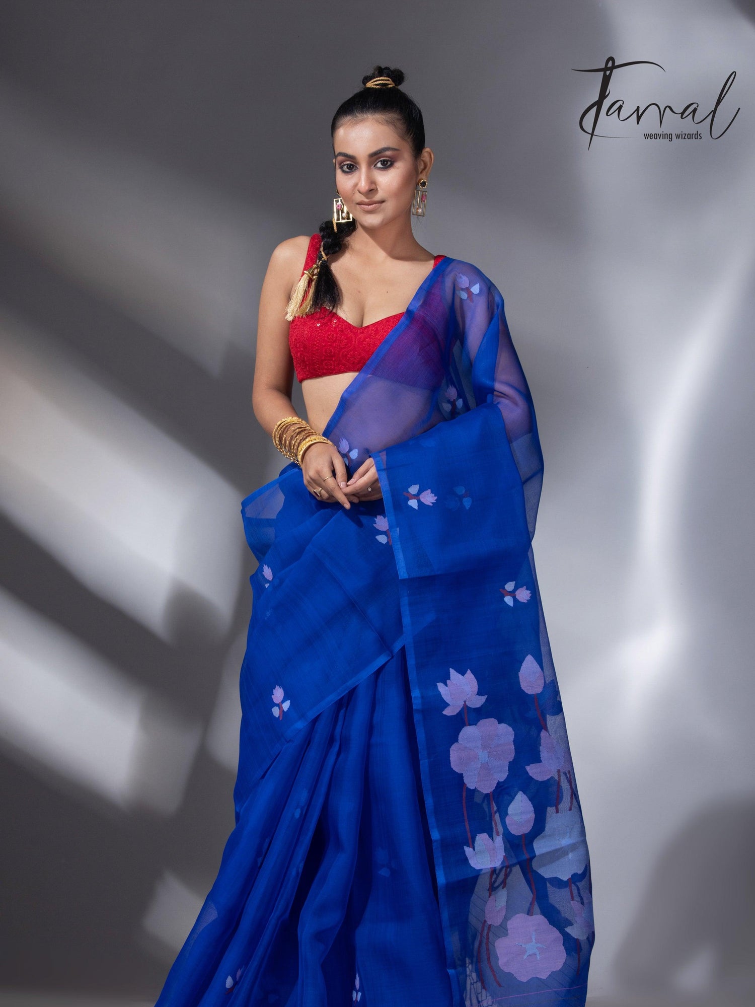 Indigo lotus pallu handwoven muslin silk jamdani saree full4