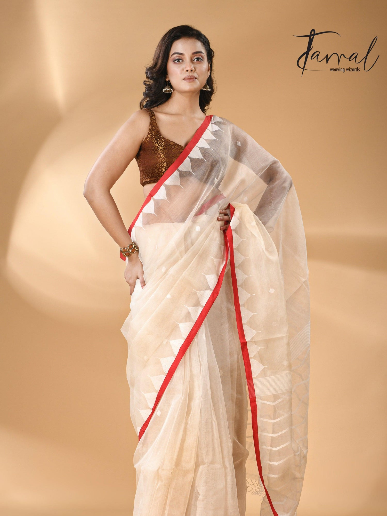 Ivory White Muslin Silk Handwoven Needlework Jamdani Saree Temple Border4